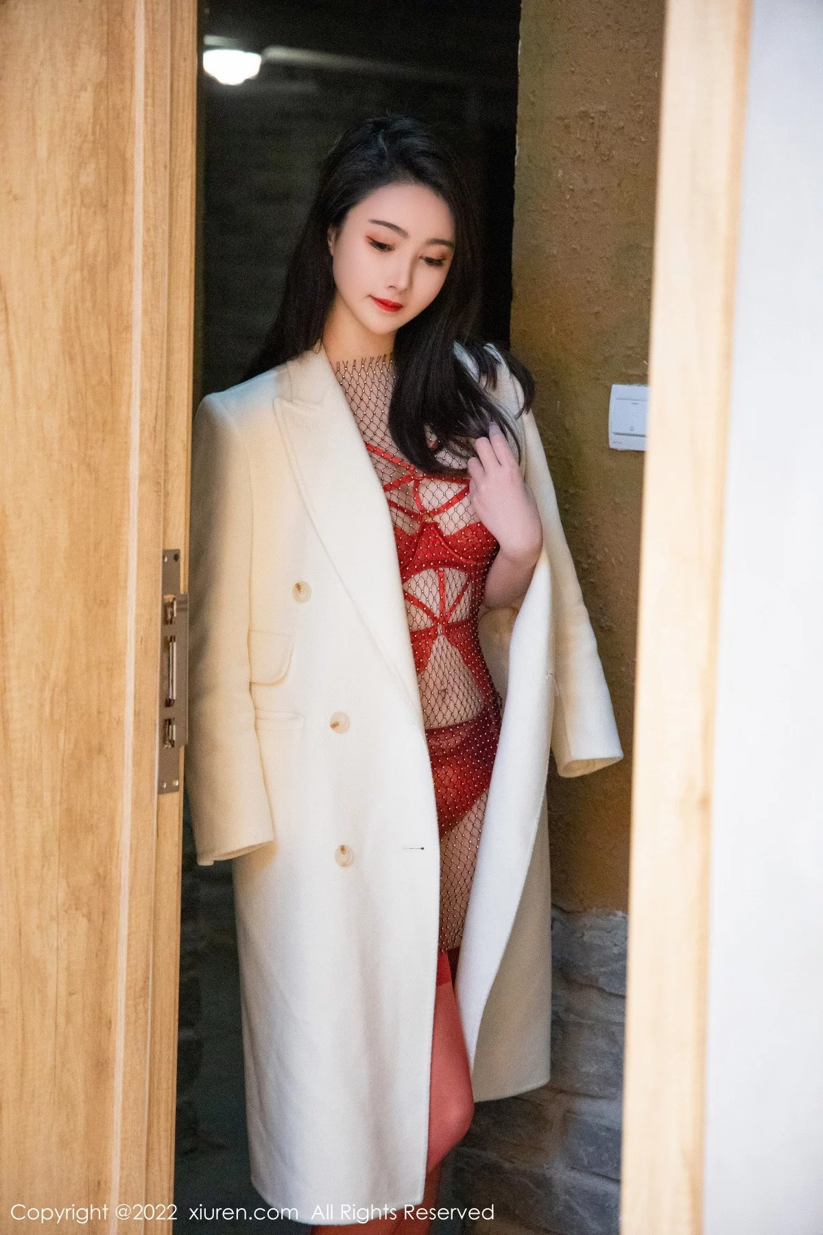 模特Summer宝宝私房情趣捆绑红色内衣配红丝吊袜惹火诱惑写真48P-第1章-图片1