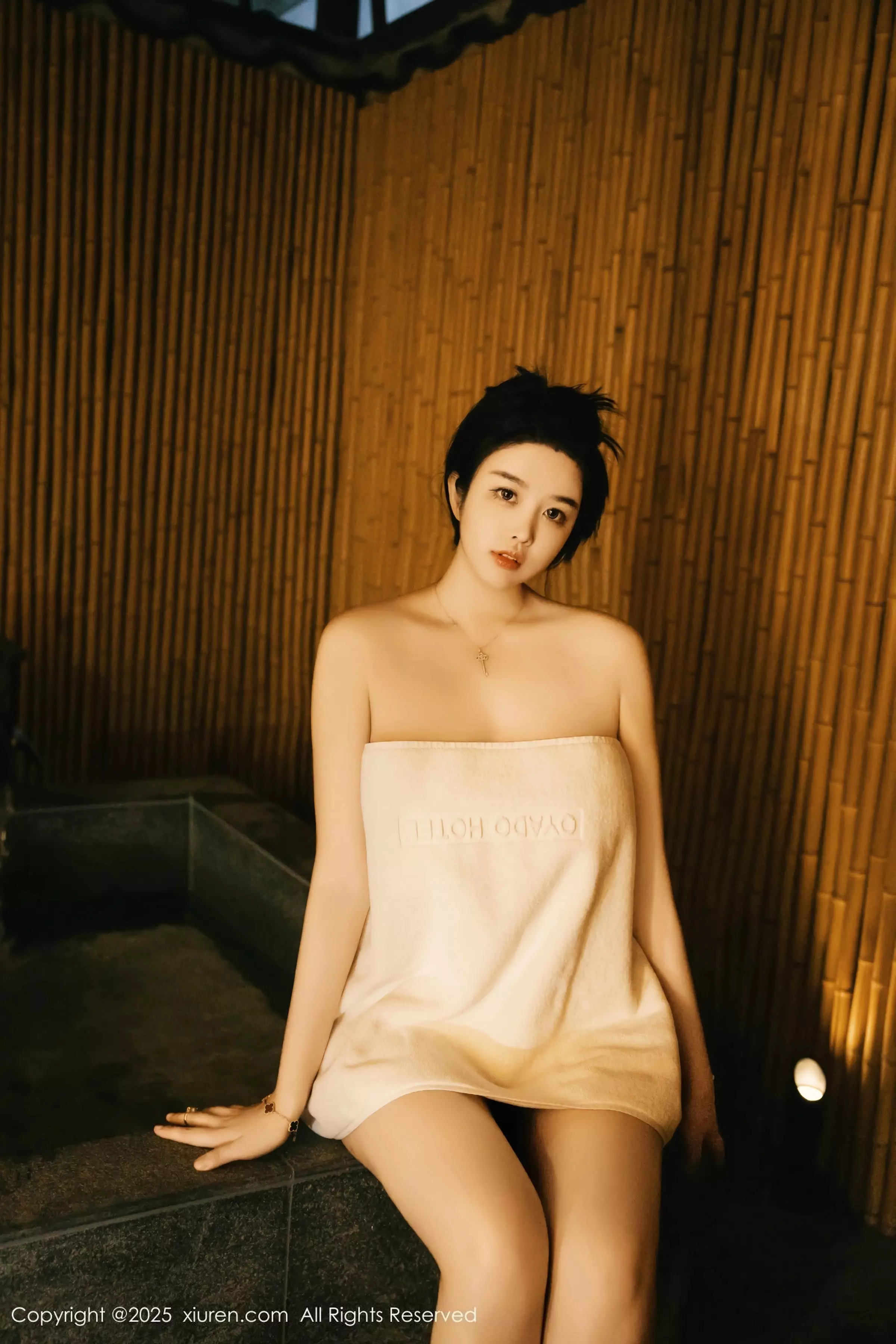 模特林若凡F温泉主题性感白色浴巾半撩秀丰腴身材惹火诱惑写真37P-第1章-图片2