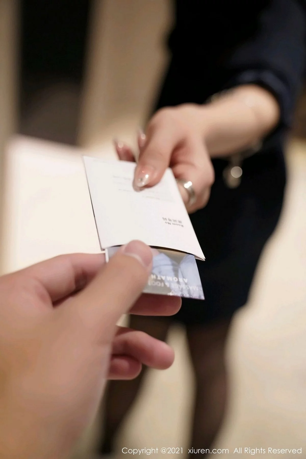 嫩模玉兔miki职场秘书OL剧情主题开档黑丝裤袜秀翘臀诱惑写真80P-第1章-图片2