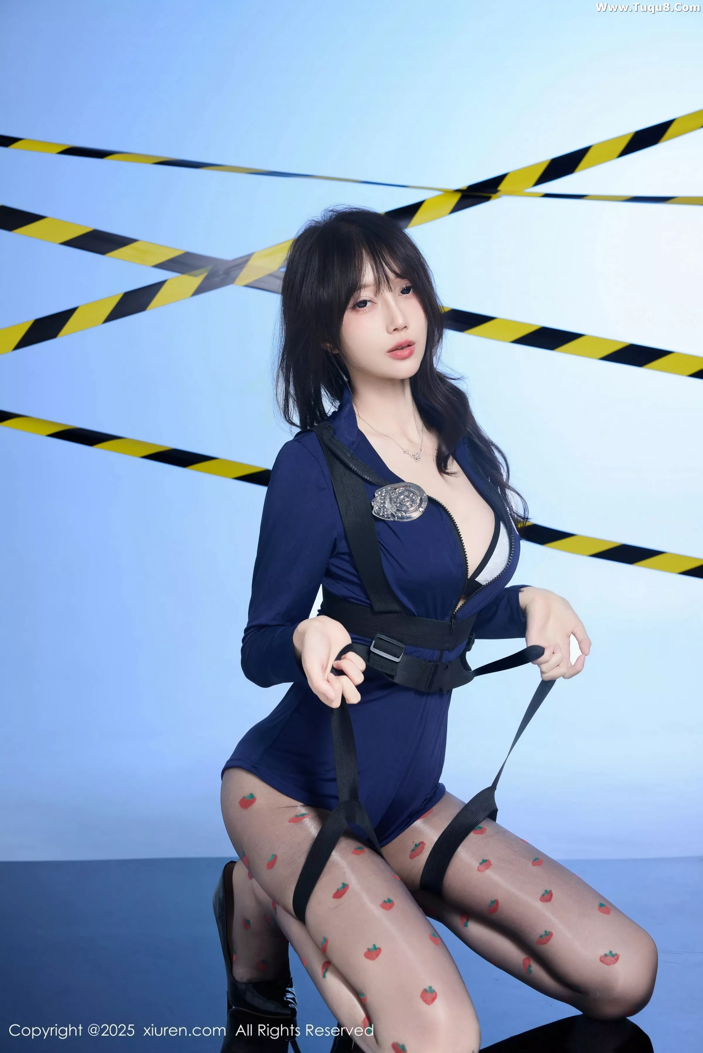 模特玥儿玥er性感制服配草莓黑丝+胶带裹身秀曼妙身姿诱惑写真68P-第1章-图片3