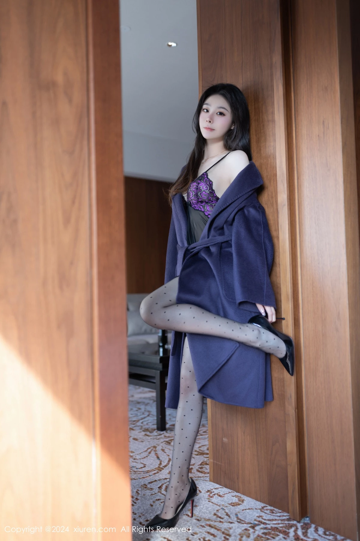 模特小逗逗性感紫色蕾丝情趣内衣配超薄黑丝秀曼妙身姿诱惑写真80P-第1章-图片1