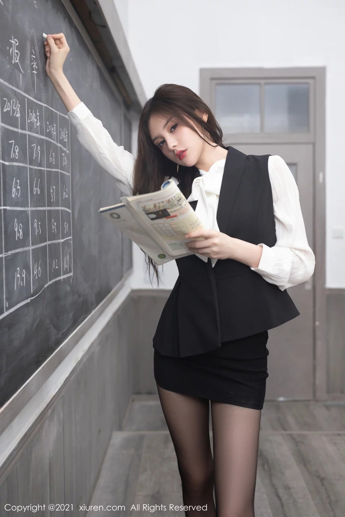 模特王心怡经典职业装主题私房半脱露性感内衣超薄黑丝诱惑写真82P-第1章-图片1