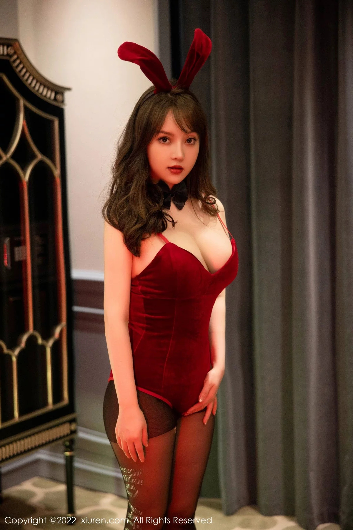 模特豆瓣酱性感红色高开连体衣配超薄黑丝秀丰满身材诱惑写真84P-第1章-图片3