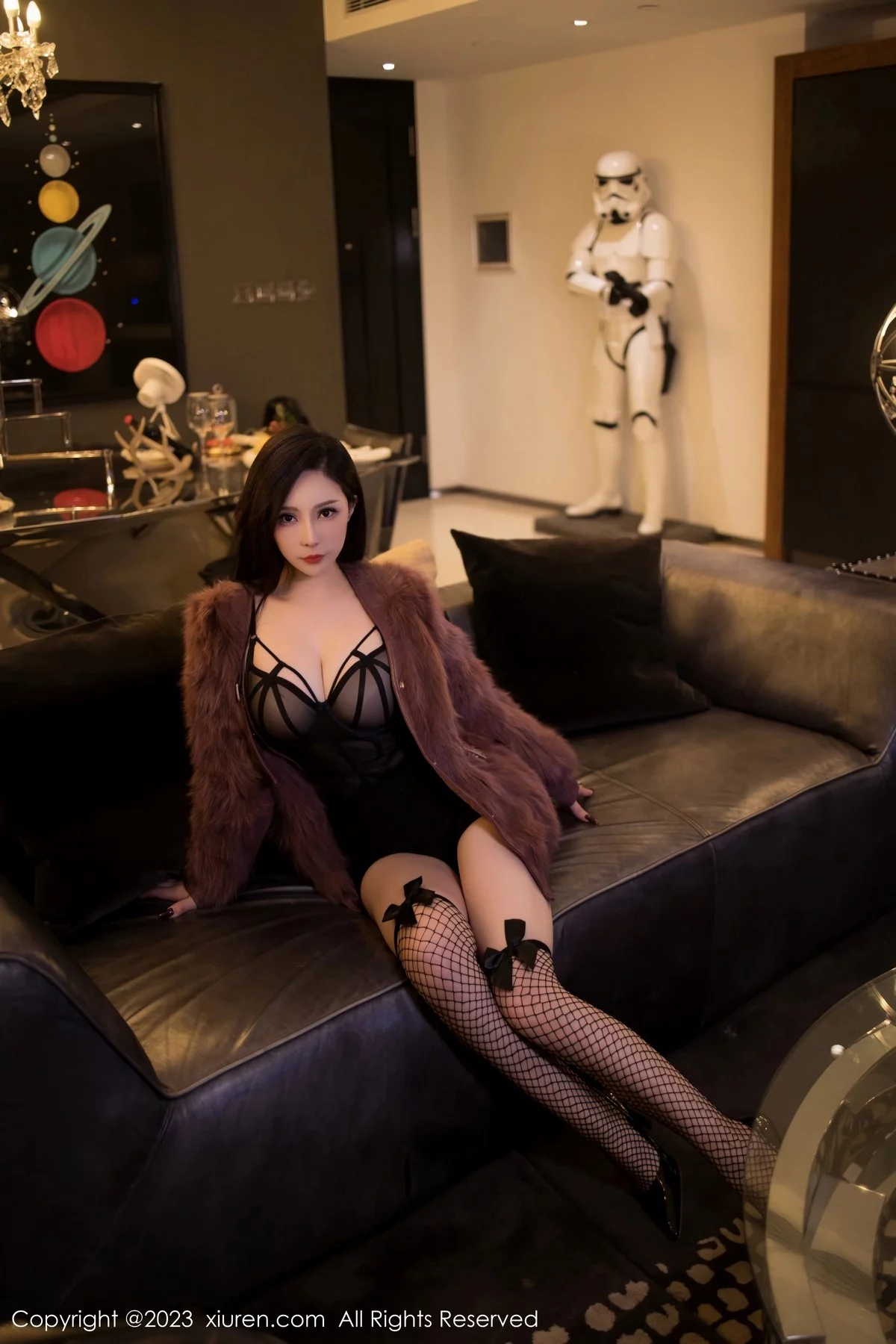 模特大琪琪Emily脱红灰毛衣露黑色情趣内衣秀玲珑身段诱惑写真82P-第1章-图片1