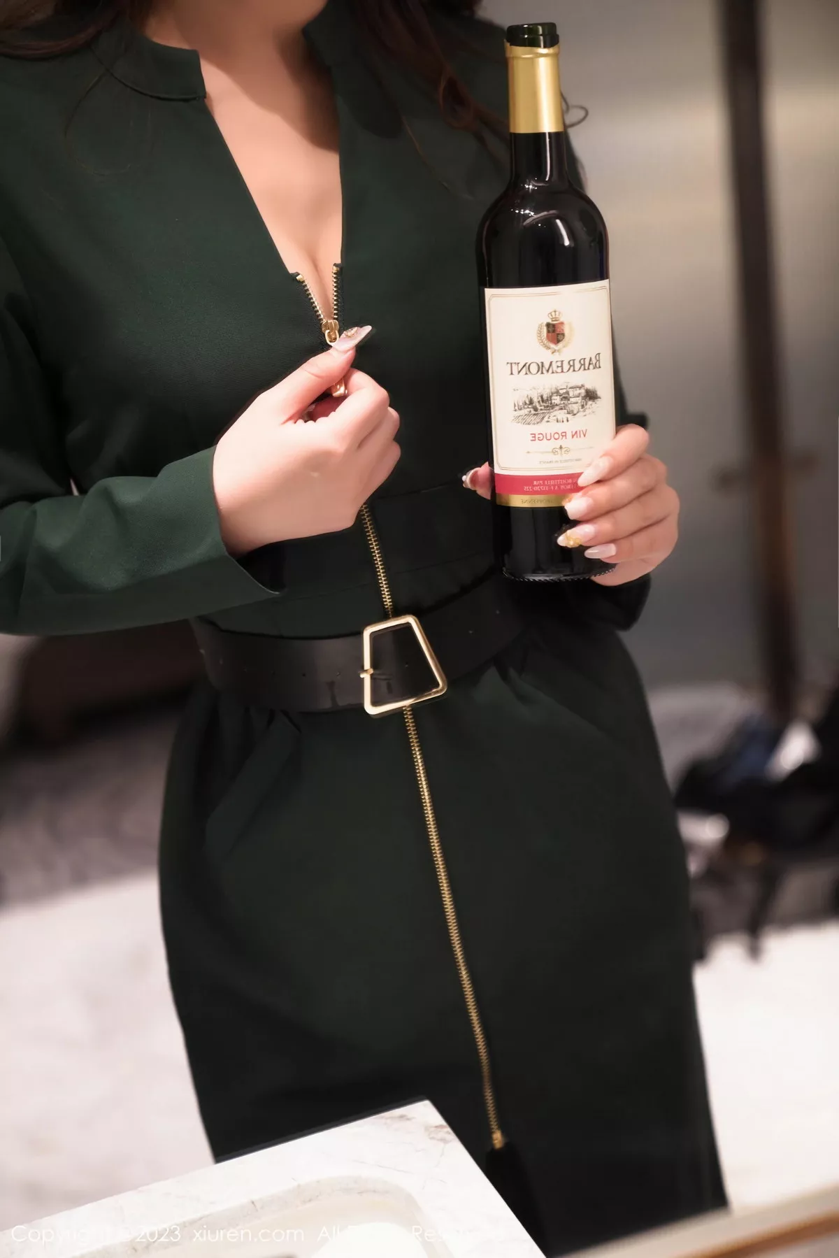 模特月野兔美妞性感墨绿色服饰露黑色内衣秀曼妙身姿诱惑写真64P-第1章-图片1