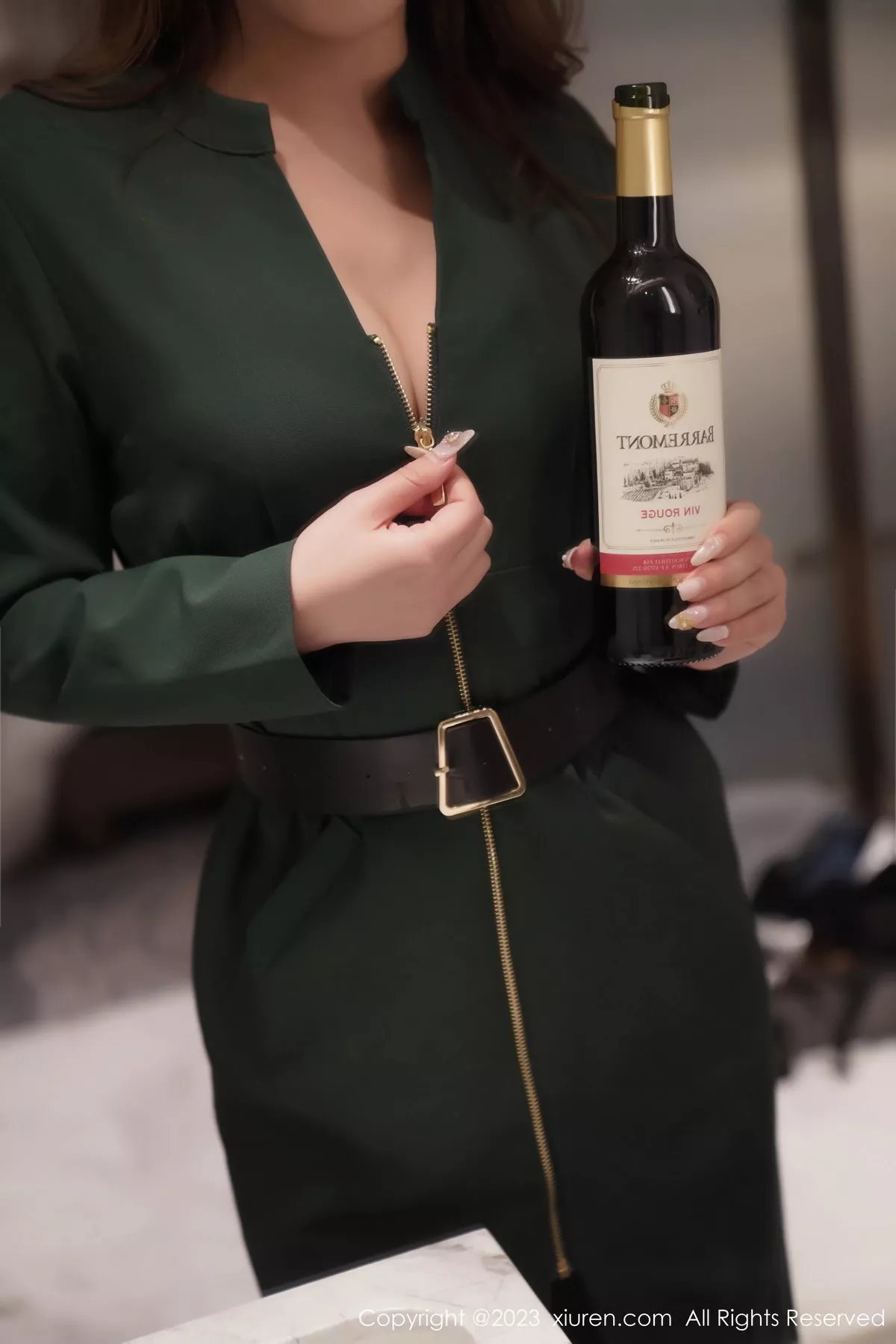 模特月野兔美妞性感墨绿色服饰露黑色内衣秀曼妙身姿诱惑写真64P-第1章-图片2