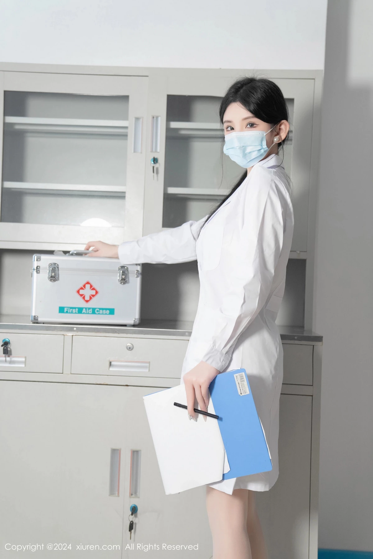女神周于希Sally女医生主题白大褂下性感内衣配白丝袜诱惑写真80P-第3章-图片3
