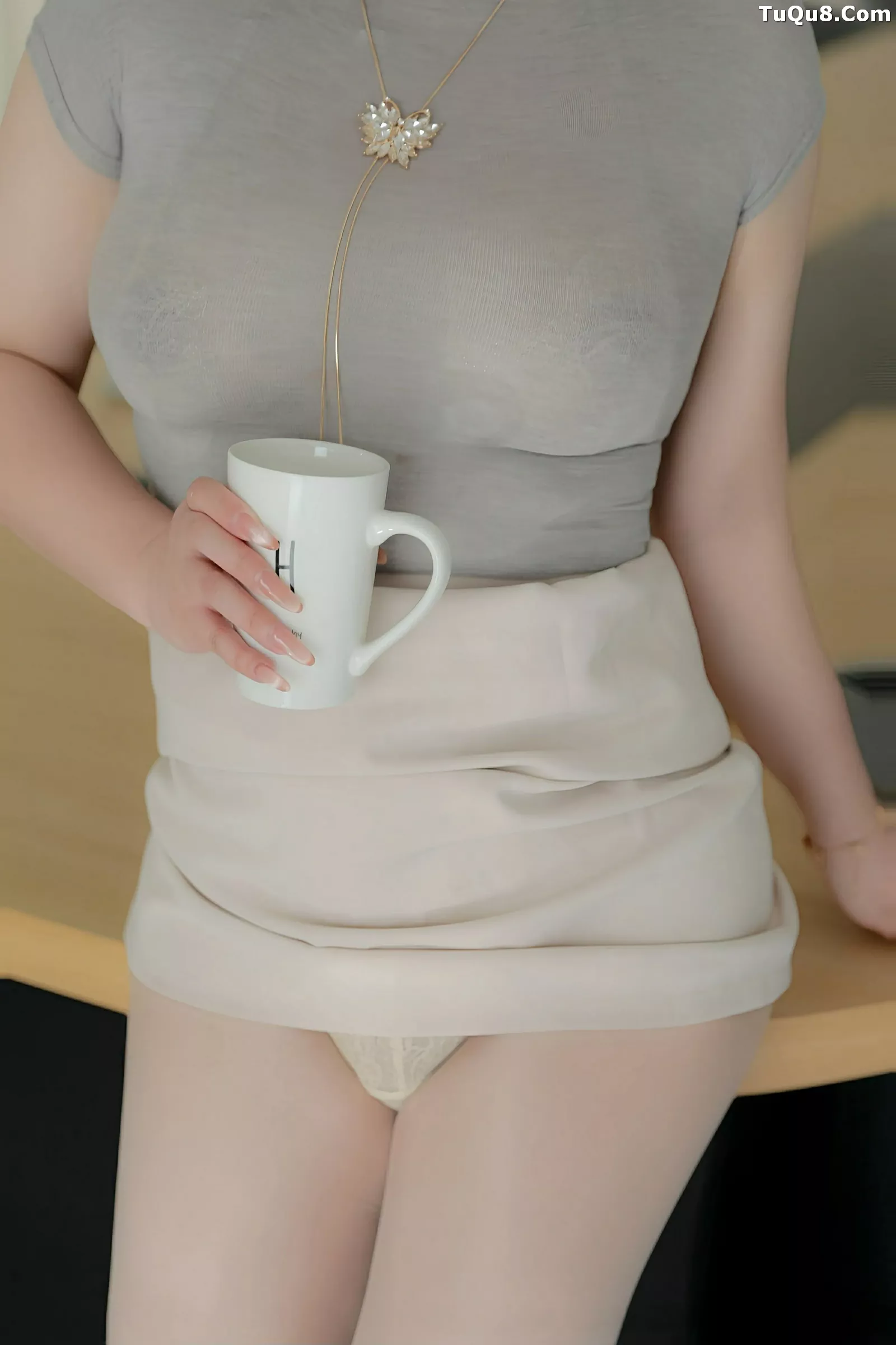 模特王婉悠Queen性感灰色OL服饰配超薄肉丝秀丰腴身姿诱惑写真80P-第1章-图片3