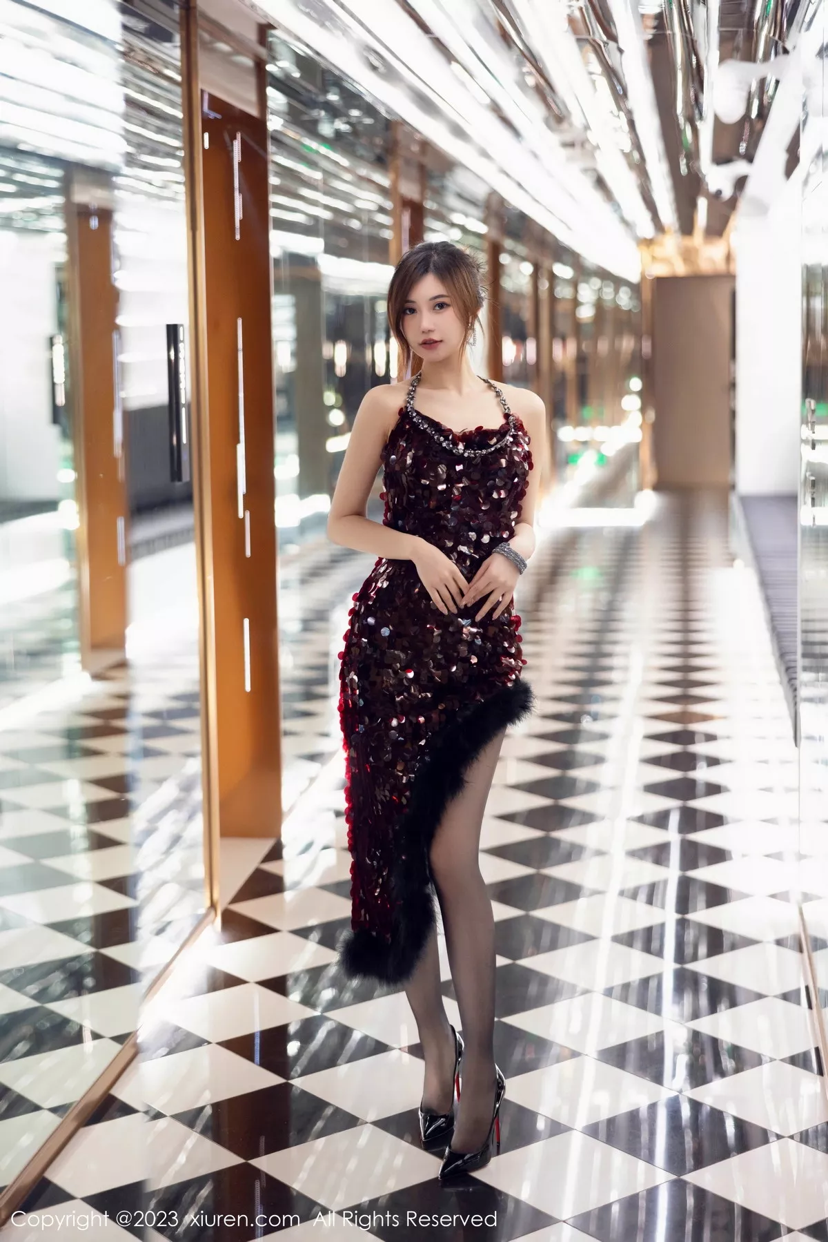 女神绮里嘉ula性感红色长裙露薄透情趣黑丝连体衣极致诱惑写真98P-第1章-图片1