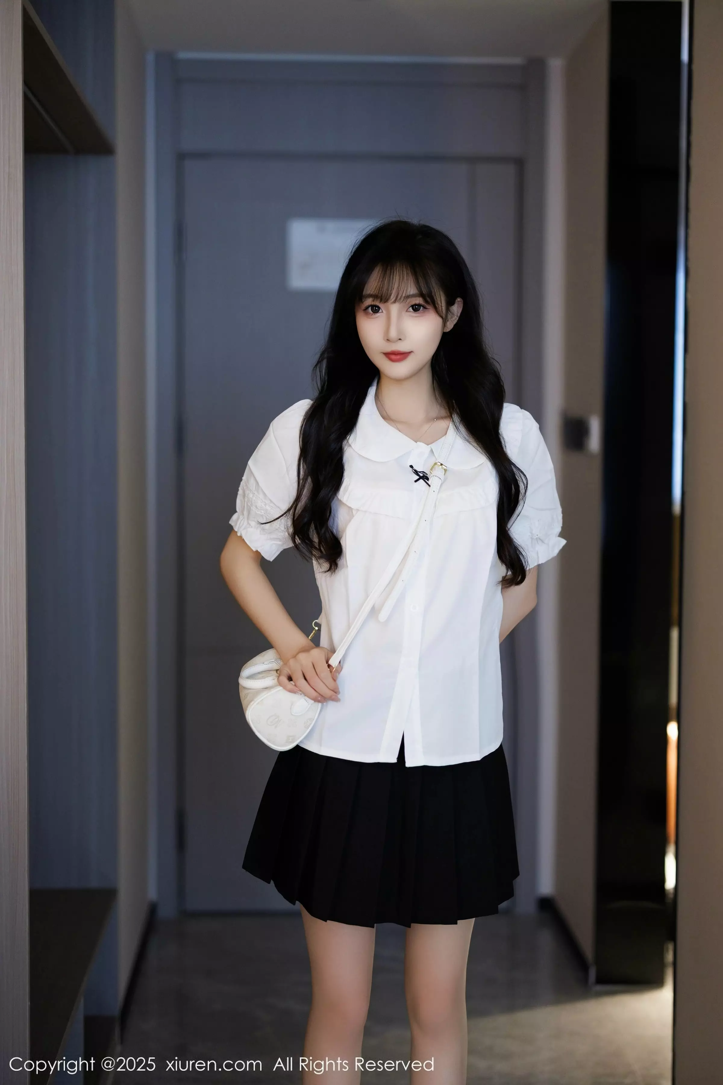 模特樱桃小阑子性感白色上衣配黑短裙秀曼妙身姿迷人诱惑写真83P-第1章-图片1