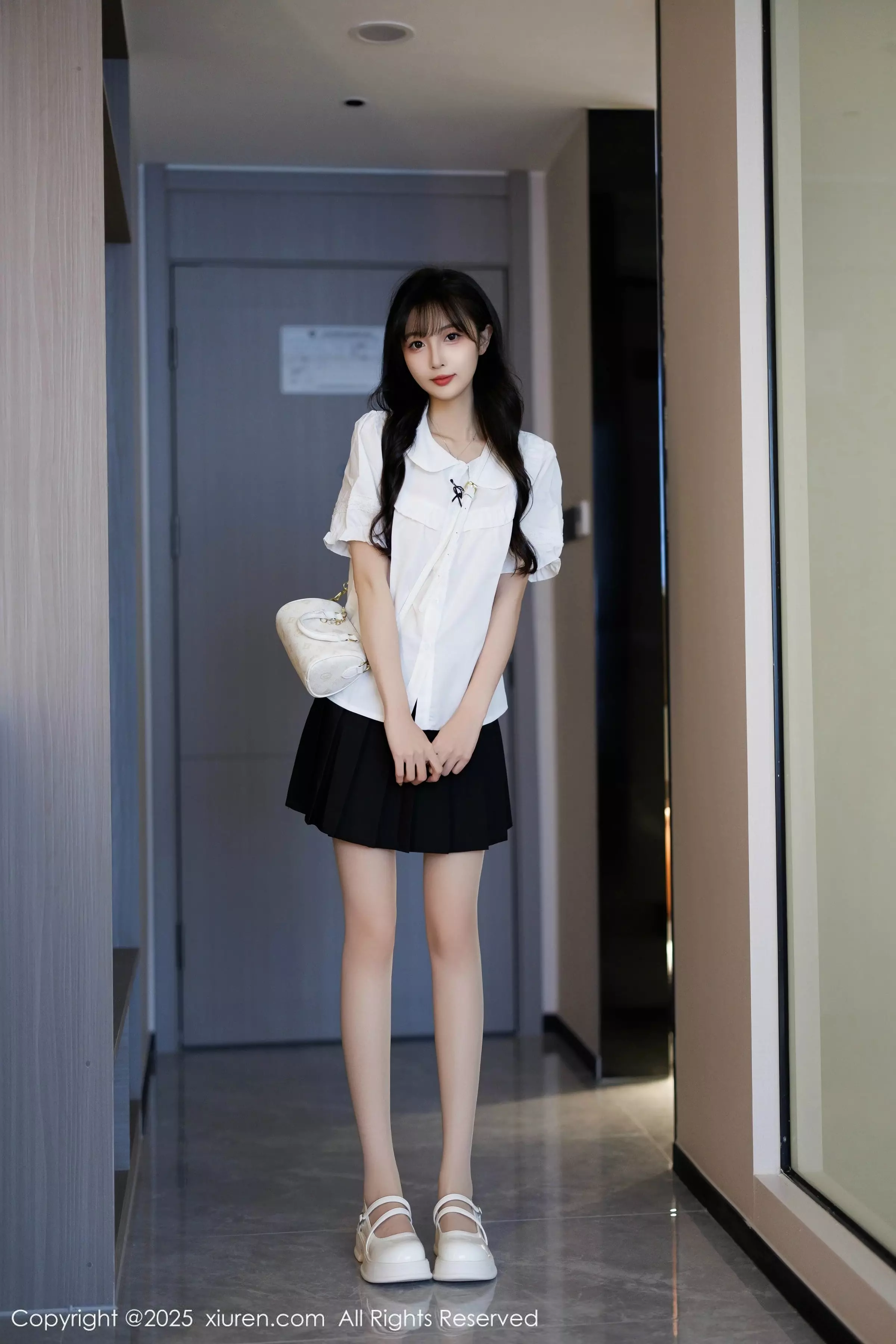 模特樱桃小阑子性感白色上衣配黑短裙秀曼妙身姿迷人诱惑写真83P-第1章-图片2