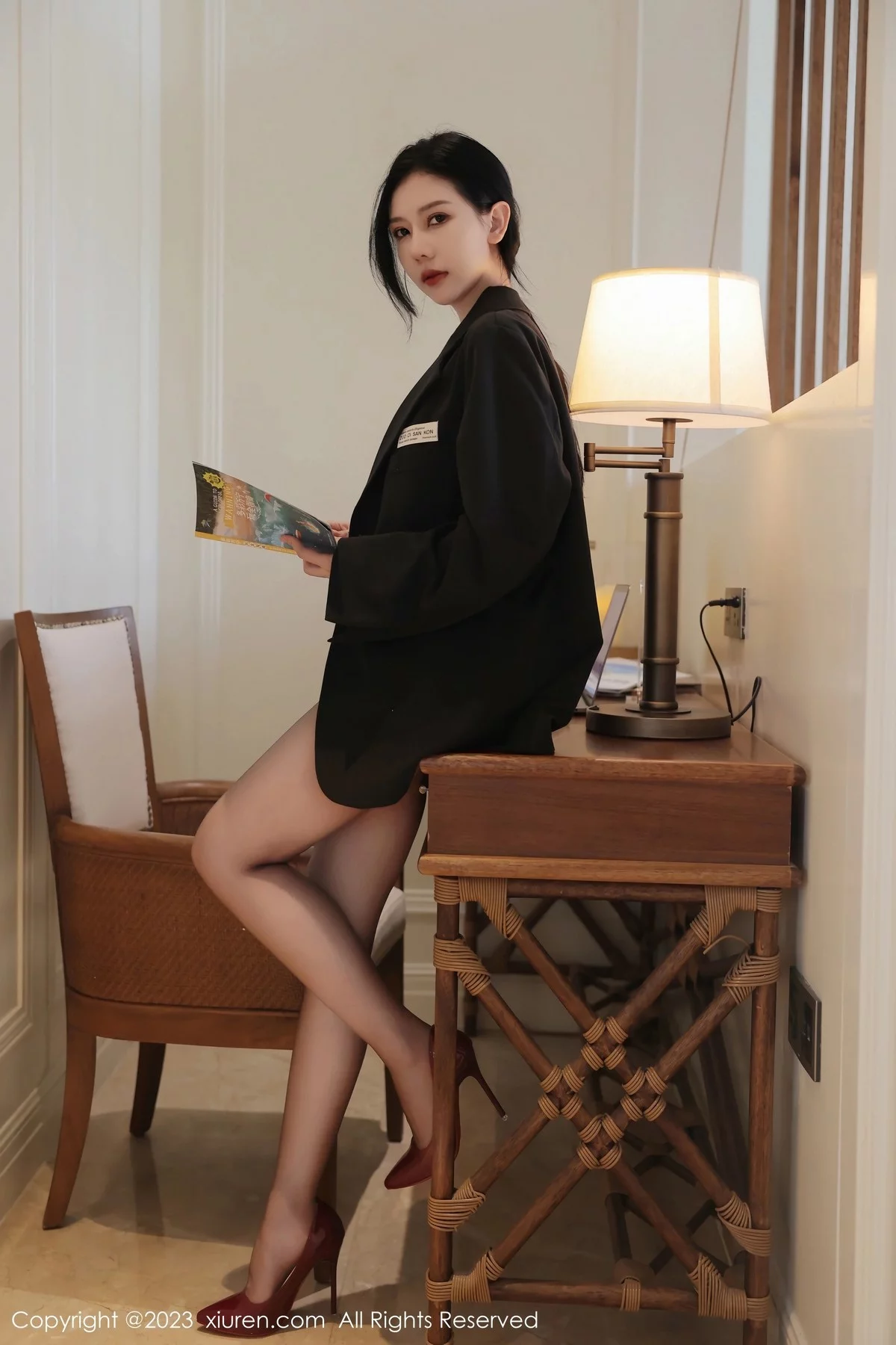 模特尹甜甜性感红色蕾丝情趣服配超薄黑丝秀完美身材诱惑写真69P-第1章-图片1