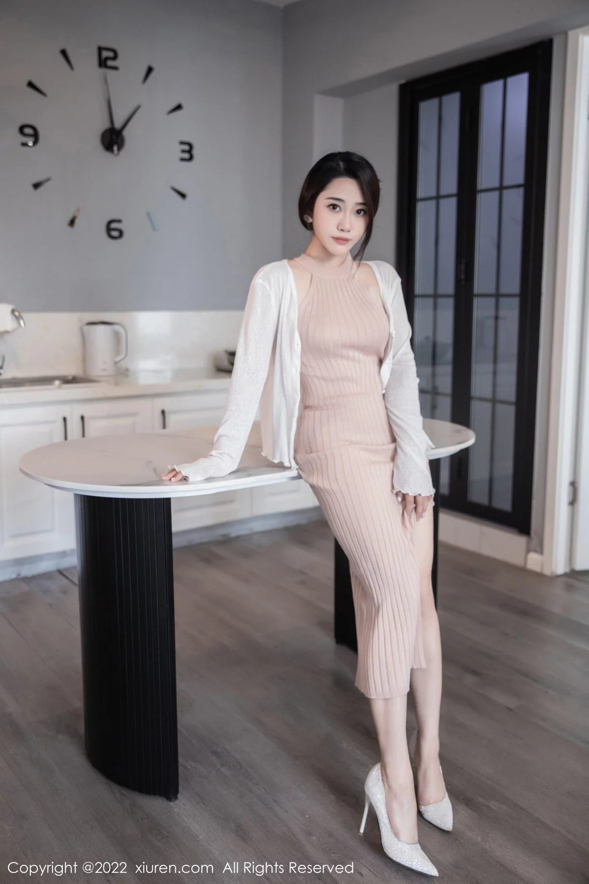 模特严利娅Yuliya性感粉色开叉连衣长裙秀白嫩美腿撩人诱惑写真55P-第1章-图片2