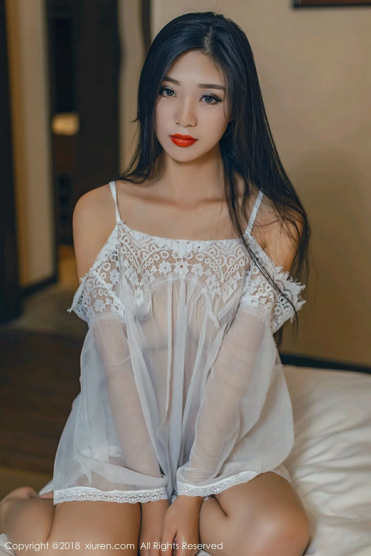 女神宋-KiKi白色吊带薄纱无内真空透视秀美乳火辣诱惑写真31P-第3章-图片1