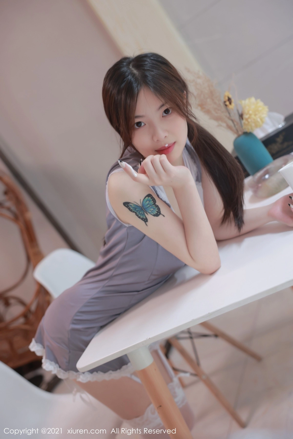 模特明日花桃桃私房性感女仆装配白色蕾丝吊袜柔媚诱惑写真53P-第4章-图片1