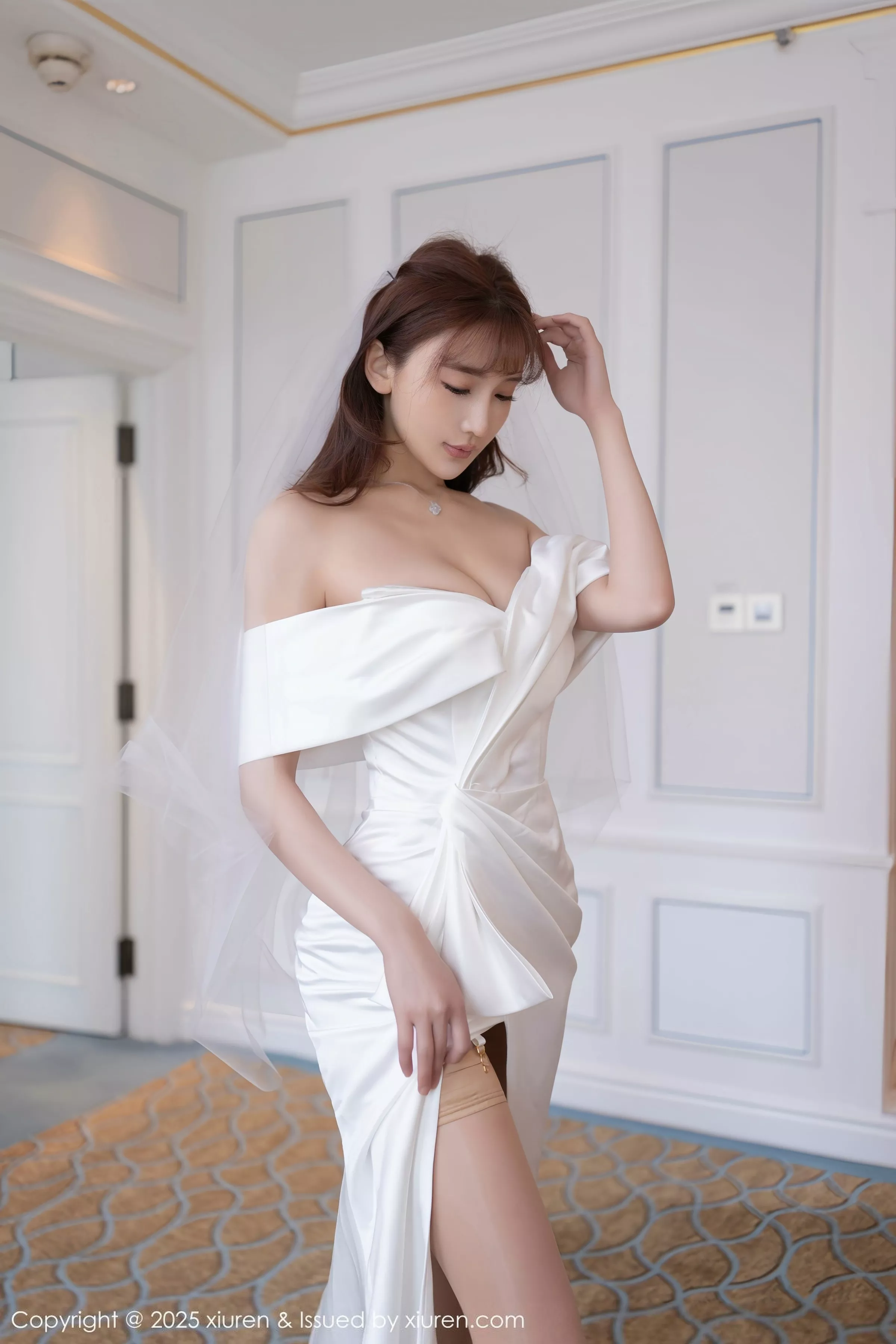 模特陆萱萱性感白色蕾丝情趣婚纱配肉丝吊袜秀柔美身姿诱惑写真80P-第1章-图片1