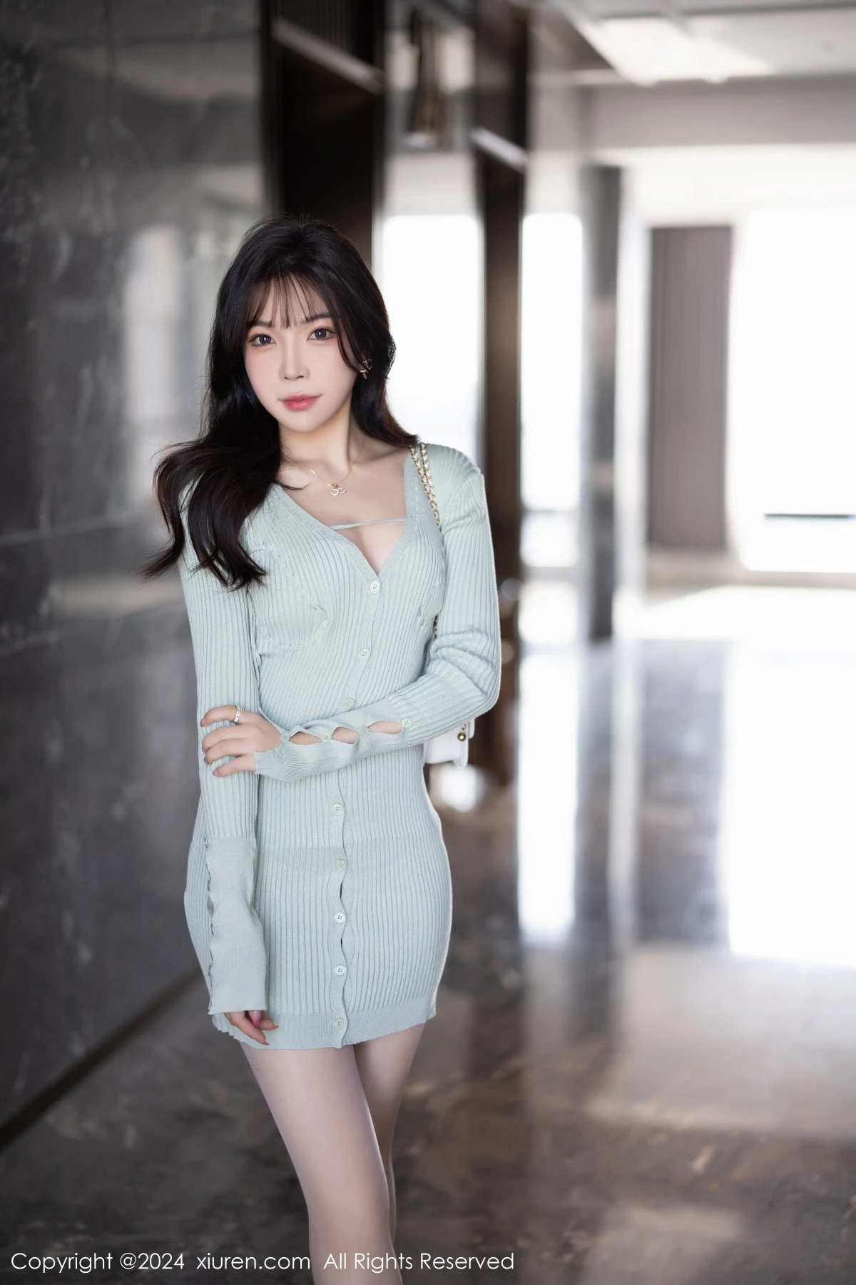 女神徐莉芝Booty性感淡蓝服饰露紫色内衣配肉丝袜迷人诱惑写真85P-第1章-图片1