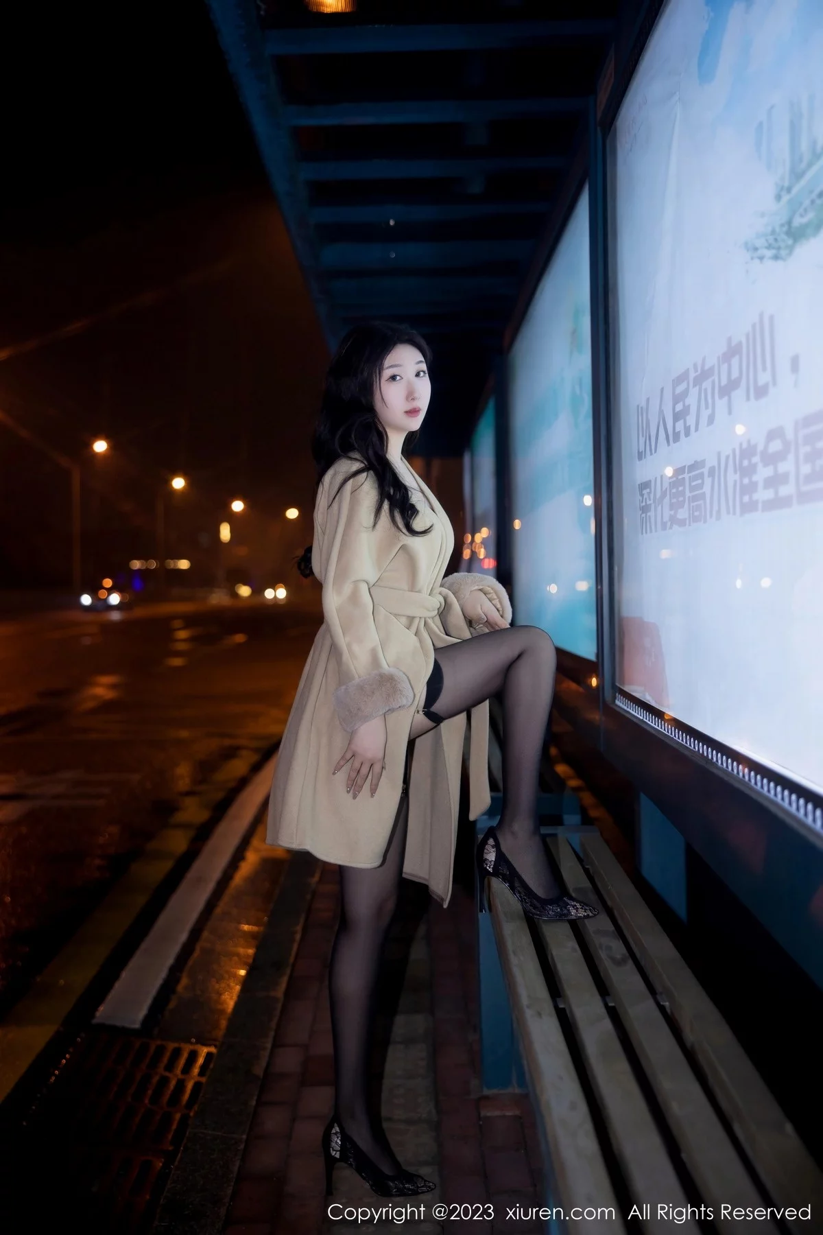 模特江真真脱外套露性感蕾丝内衣配黑丝吊袜秀完美身材诱惑写真66P-第1章-图片1