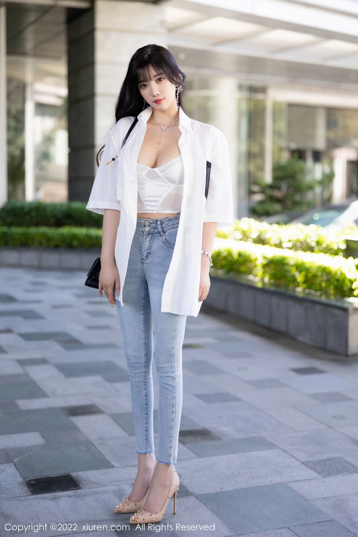 女神杨晨晨Yome私房半脱露白色内衣配无内肉丝迷人诱惑写真83P-第1章-图片1