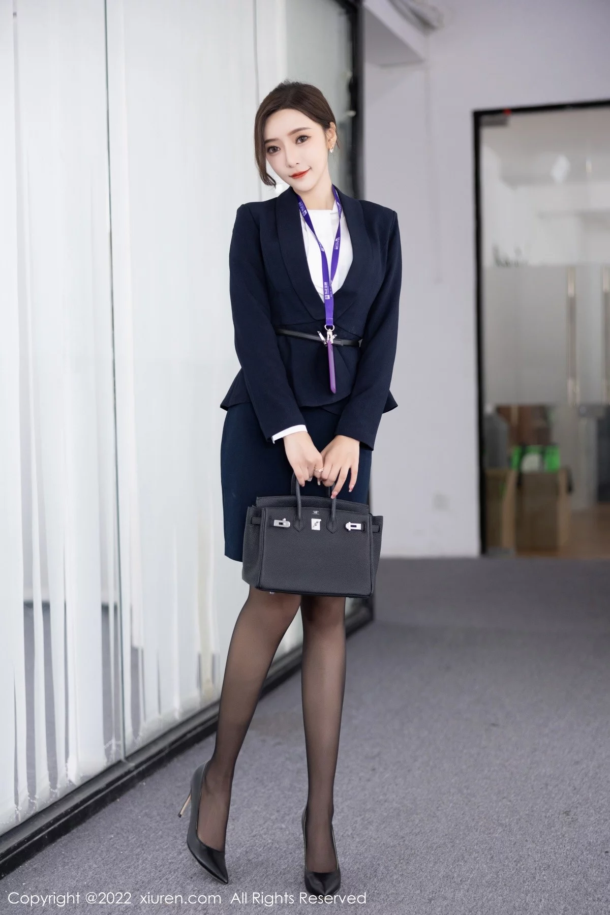 女神王馨瑶yanni脱OL职业装露性感灰色内衣配超薄黑丝诱惑写真80P-第1章-图片2