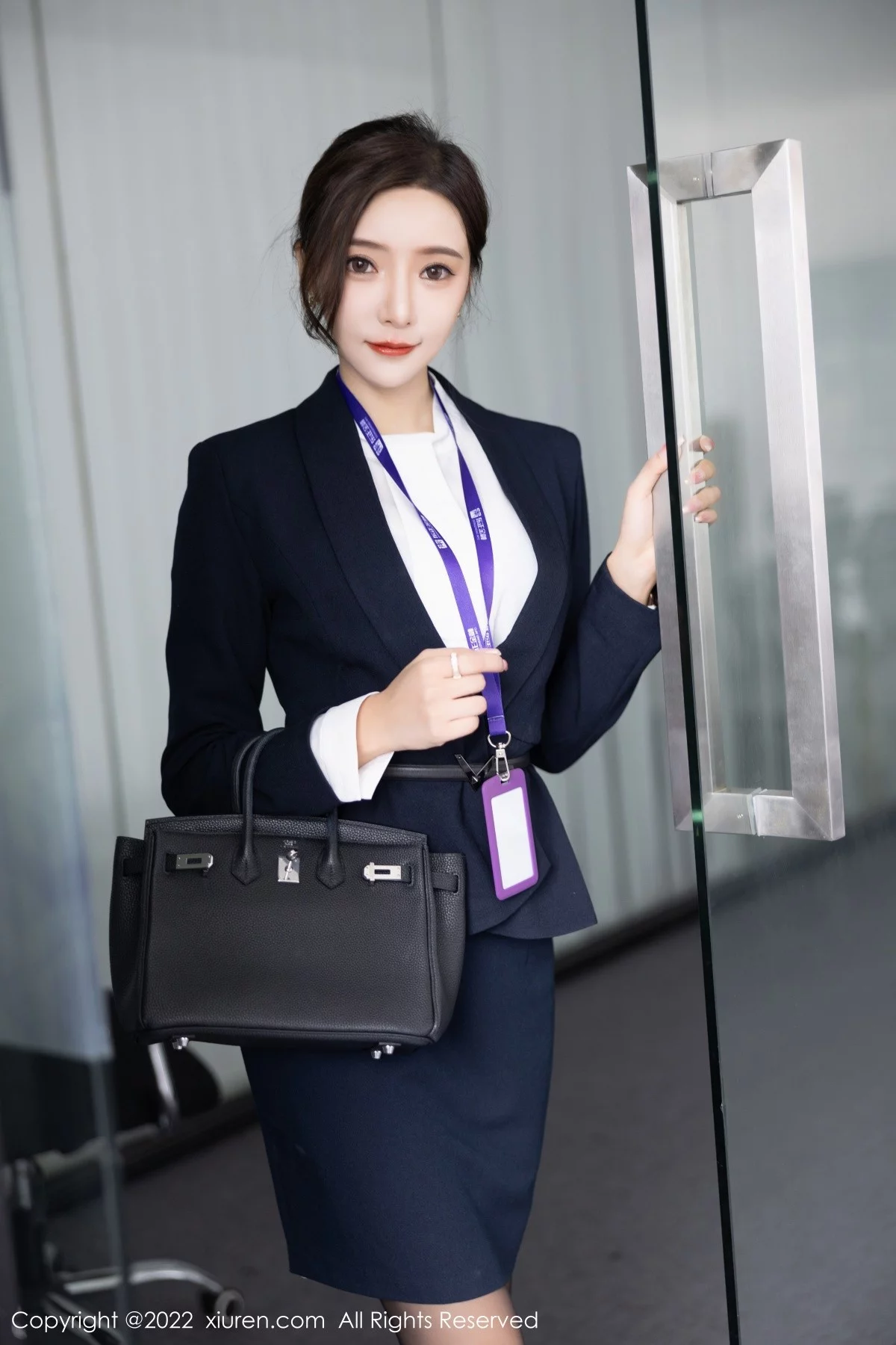 女神王馨瑶yanni脱OL职业装露性感灰色内衣配超薄黑丝诱惑写真80P-第1章-图片3