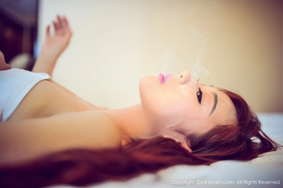 嫩模周美美alicia私房情趣睡裙大床上秀诱人美体写真45P-第1章-图片1