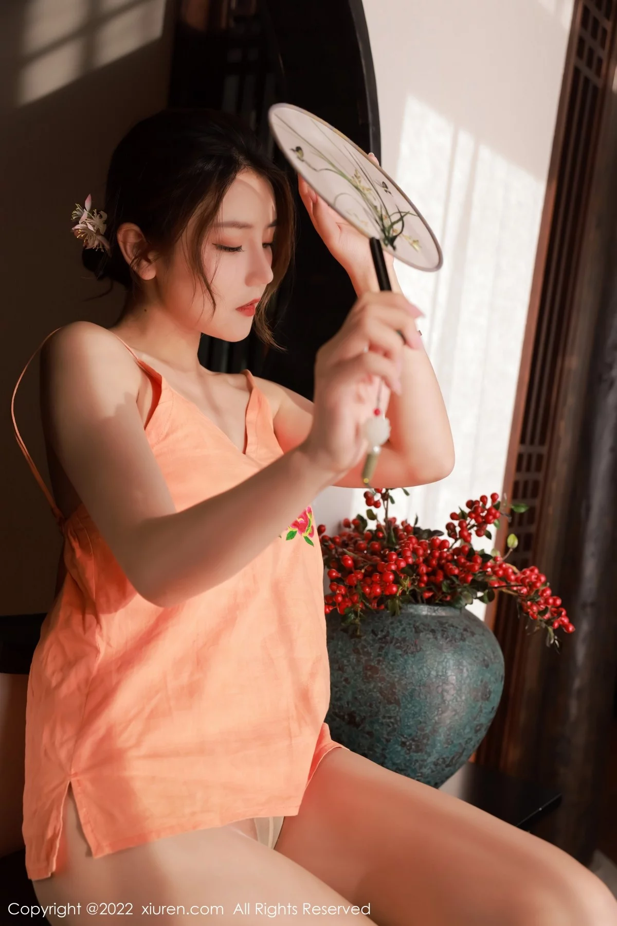 模特Sugar糖酒酒澳门旅拍性感橙色吊带配无内肉丝惹火诱惑写真55P-第1章-图片1