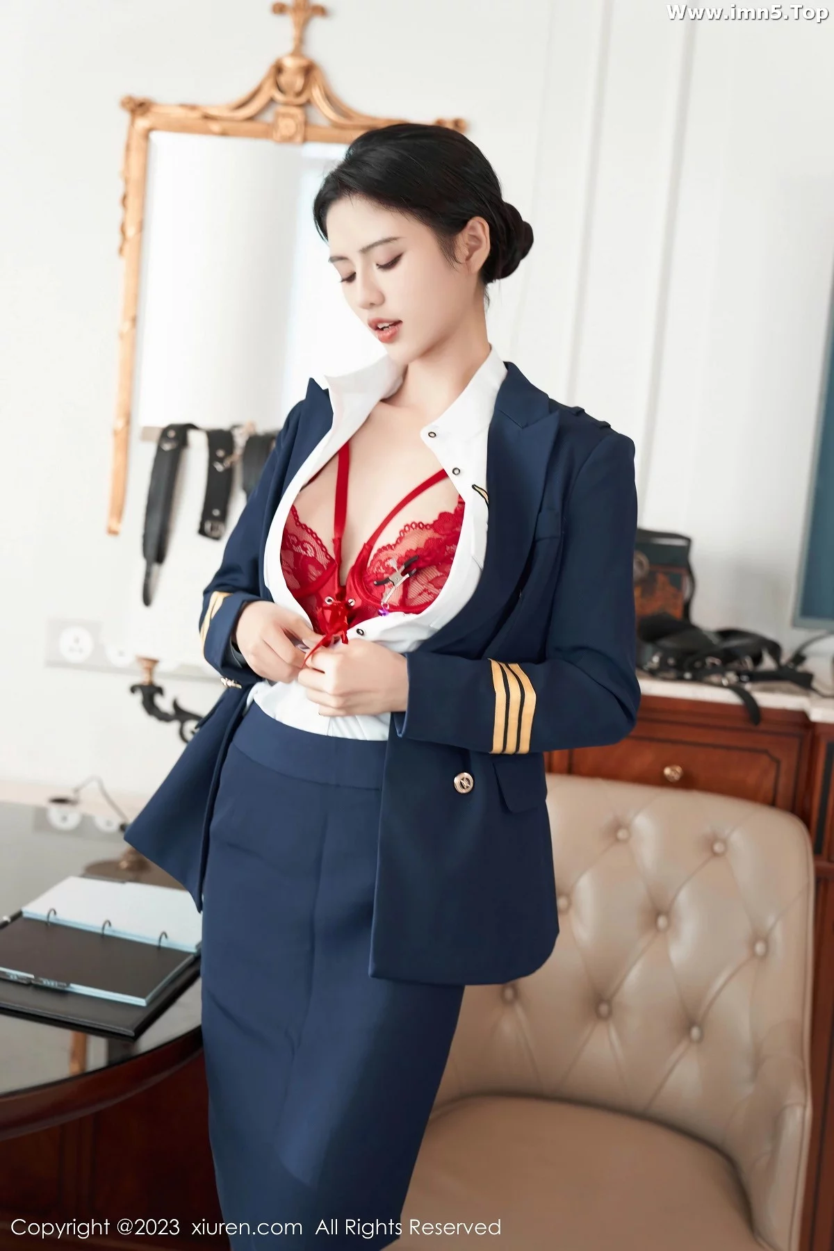 模特浅浅Danny秘书角色装扮脱Ol制服露红色蕾丝内衣诱惑写真76P-第1章-图片3