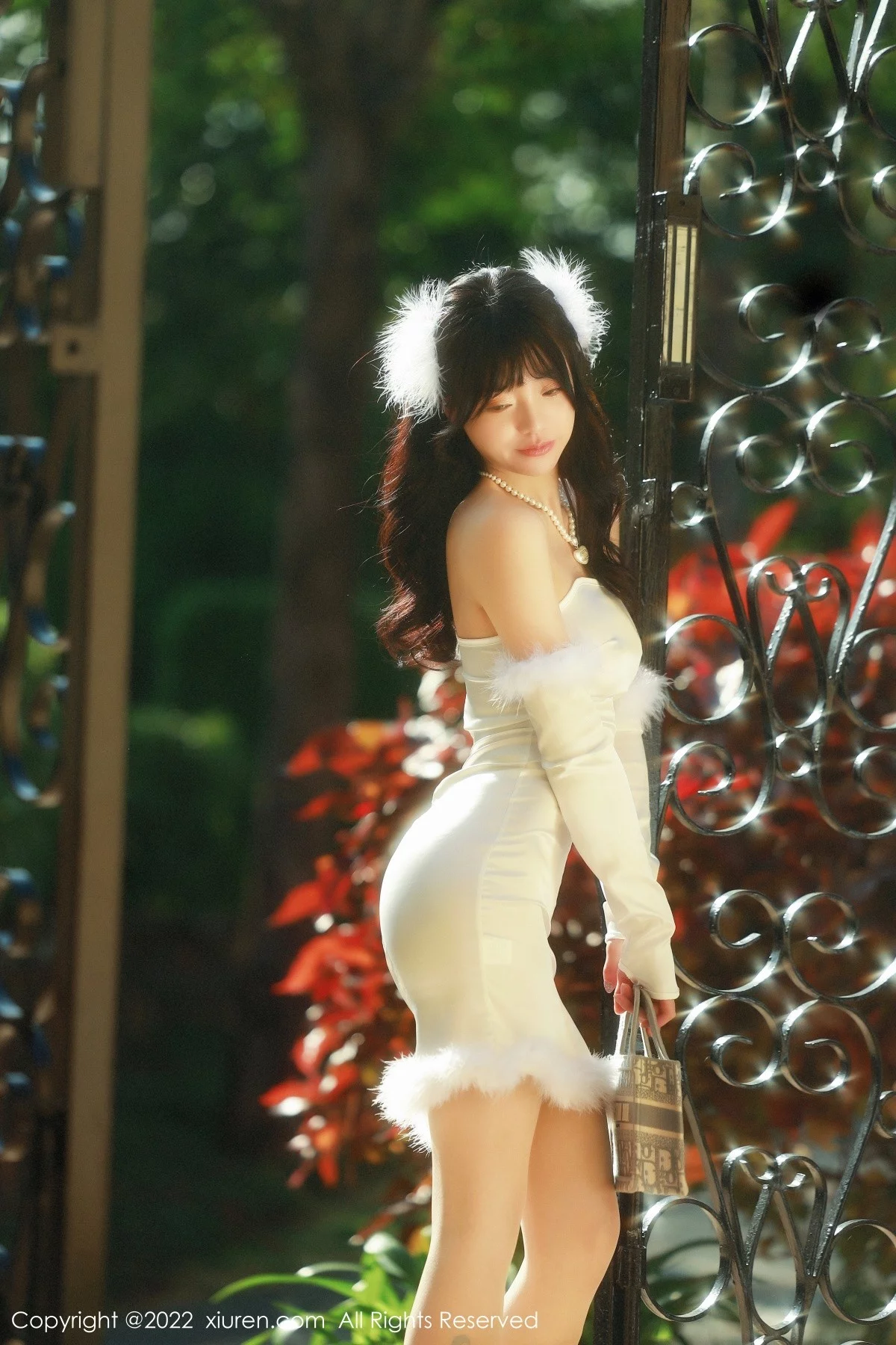 模特佘贝拉bella海南岛旅拍精致露肩米色连衣裙秀翘臀诱惑写真74P-第1章-图片4