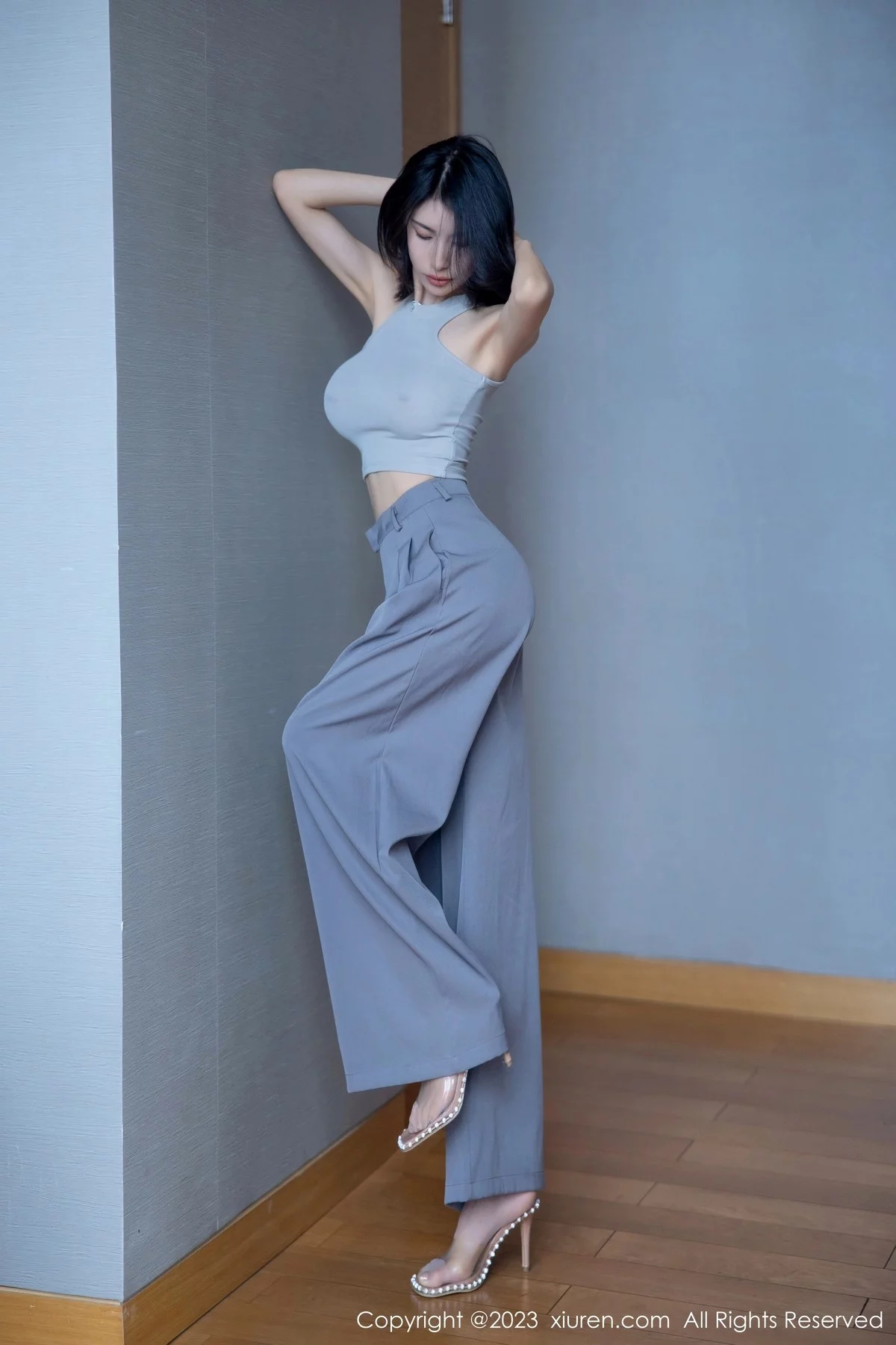 模特Lingyu69蓝灰短款上衣配灰色长裤秀惹火身材撩人诱惑写真80P-第1章-图片3