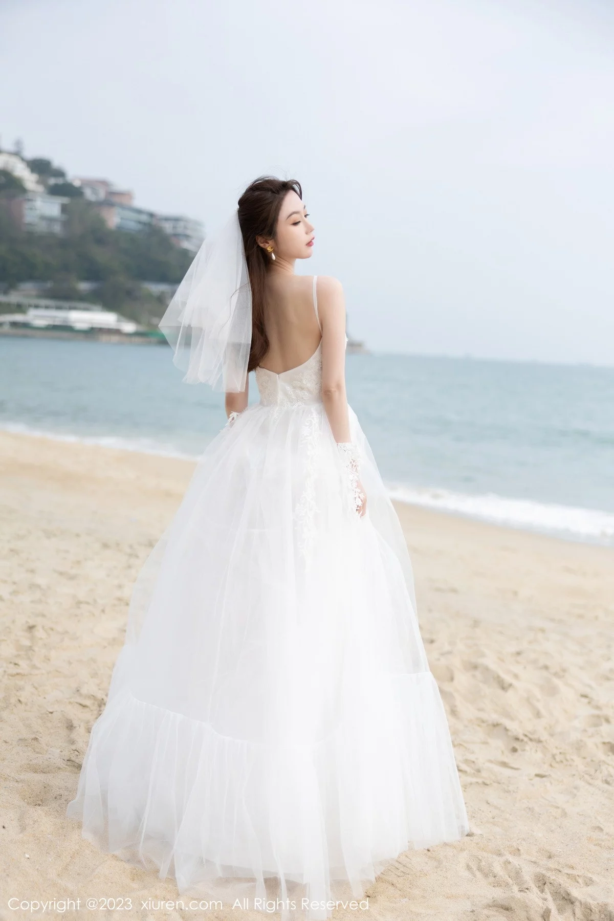 模特梦心玥性感白色婚纱服饰配白丝袜秀高挑身姿迷人诱惑写真87P-第1章-图片1