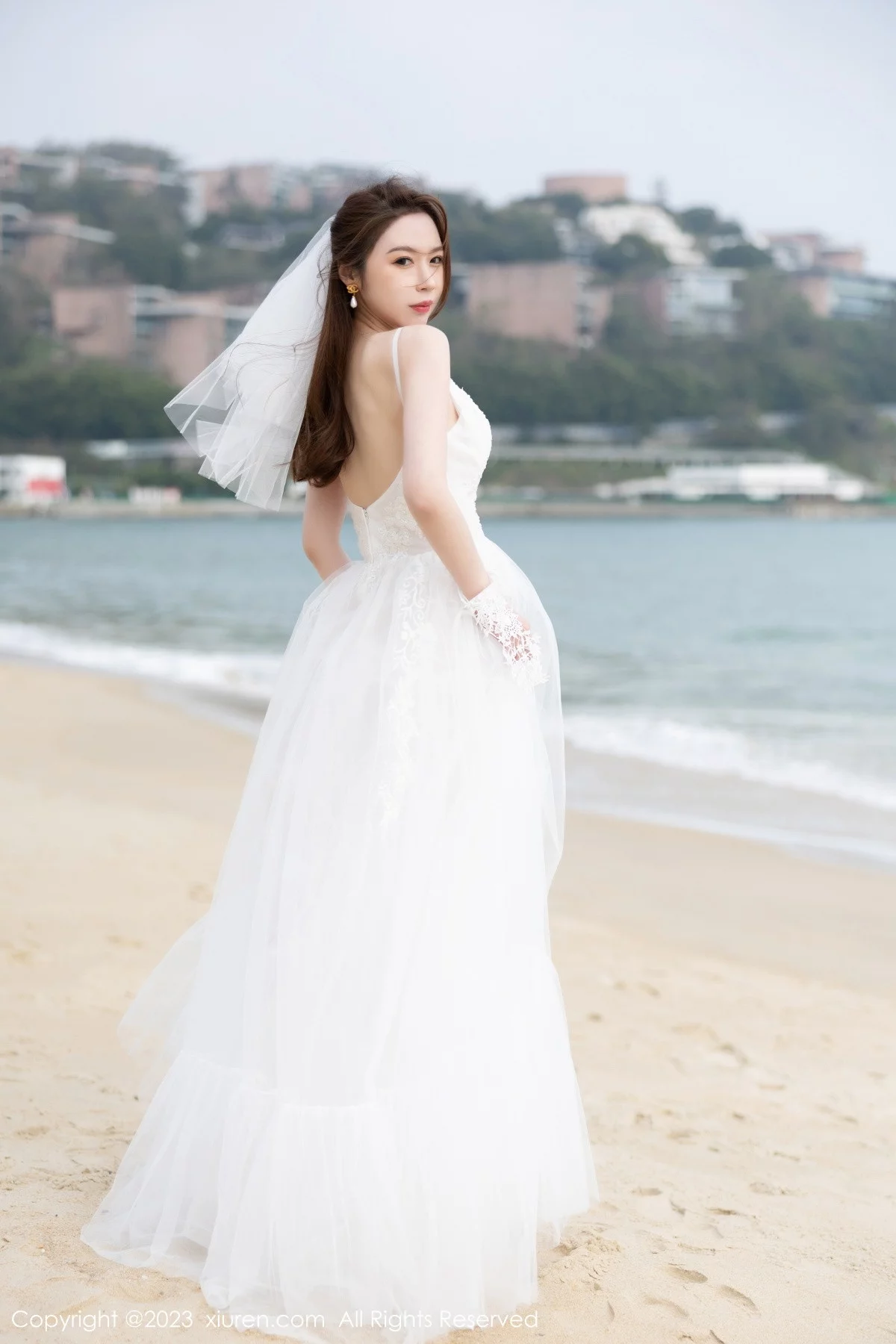 模特梦心玥性感白色婚纱服饰配白丝袜秀高挑身姿迷人诱惑写真87P-第1章-图片2