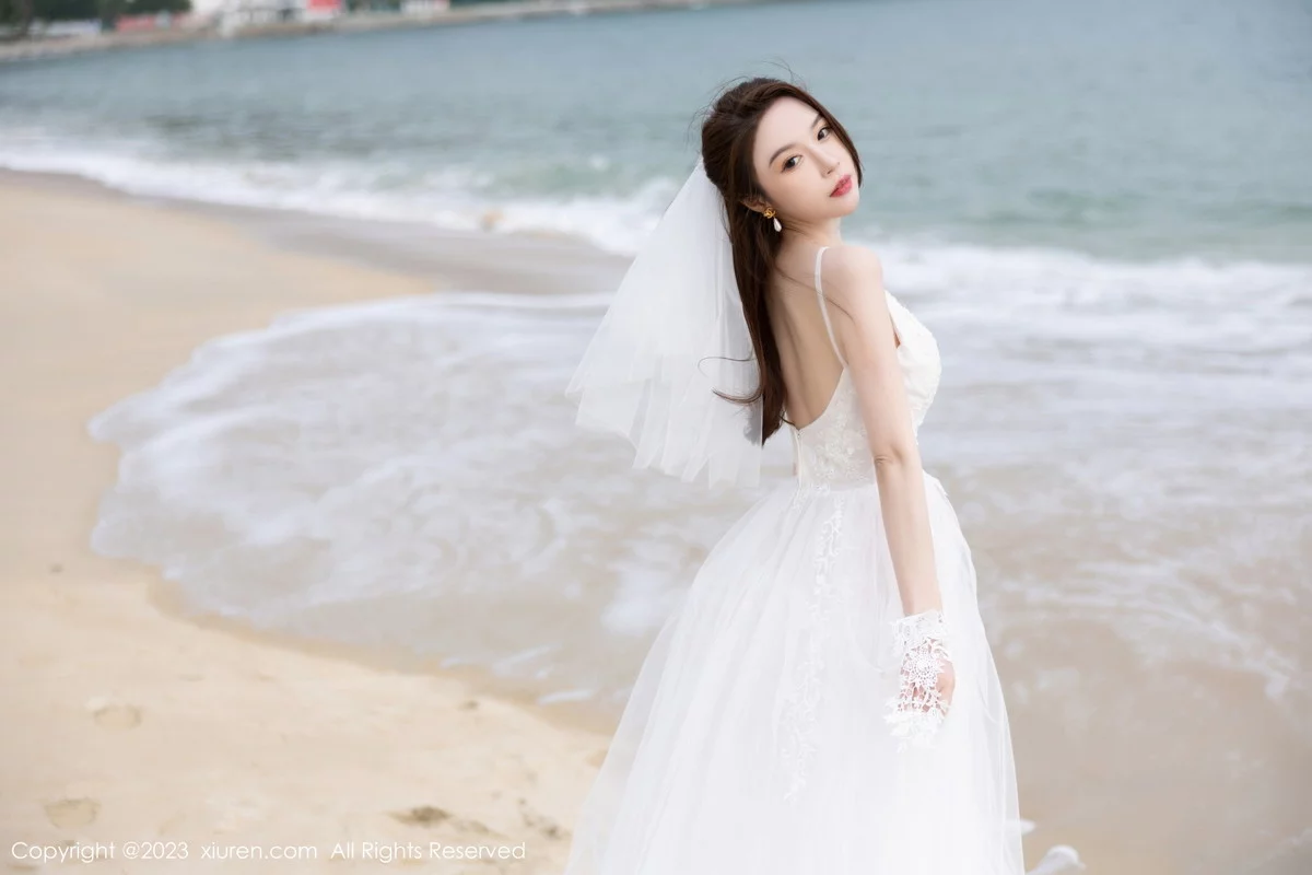 模特梦心玥性感白色婚纱服饰配白丝袜秀高挑身姿迷人诱惑写真87P-第1章-图片3