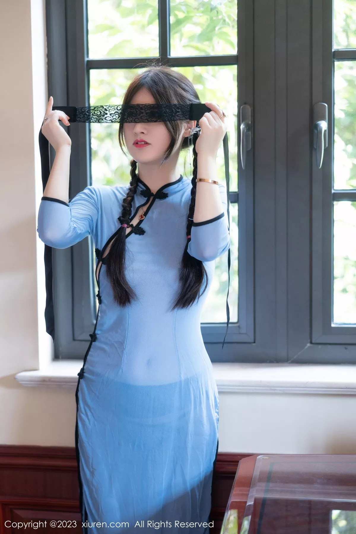 模特诗诗kiki私房浴室性感蓝色轻透旗袍露豪乳遮点惹火诱惑写真84P-第1章-图片1