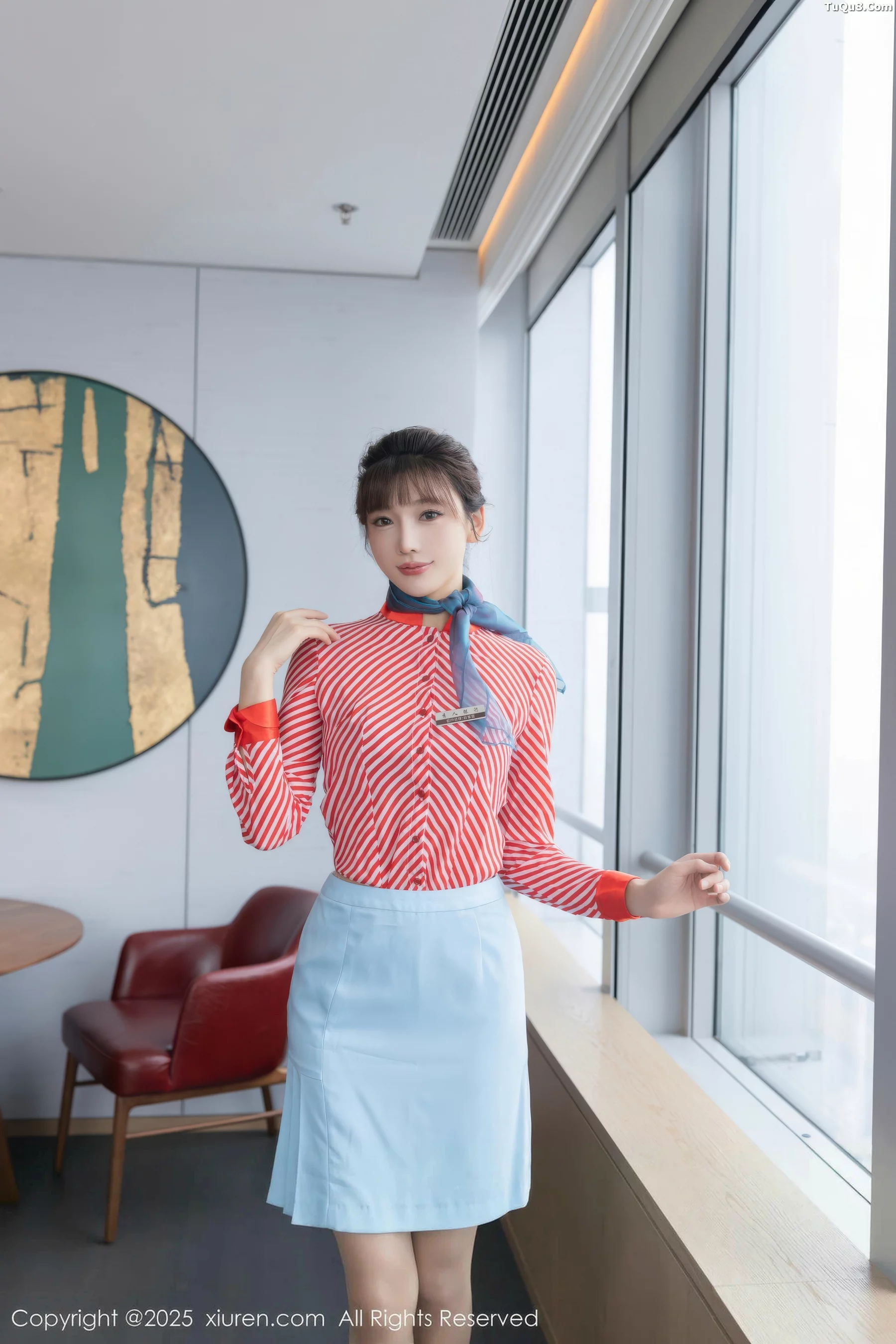 模特陆萱萱性感条纹服饰露紫色蕾丝内衣秀柔美身姿迷人诱惑写真80P-第1章-图片1