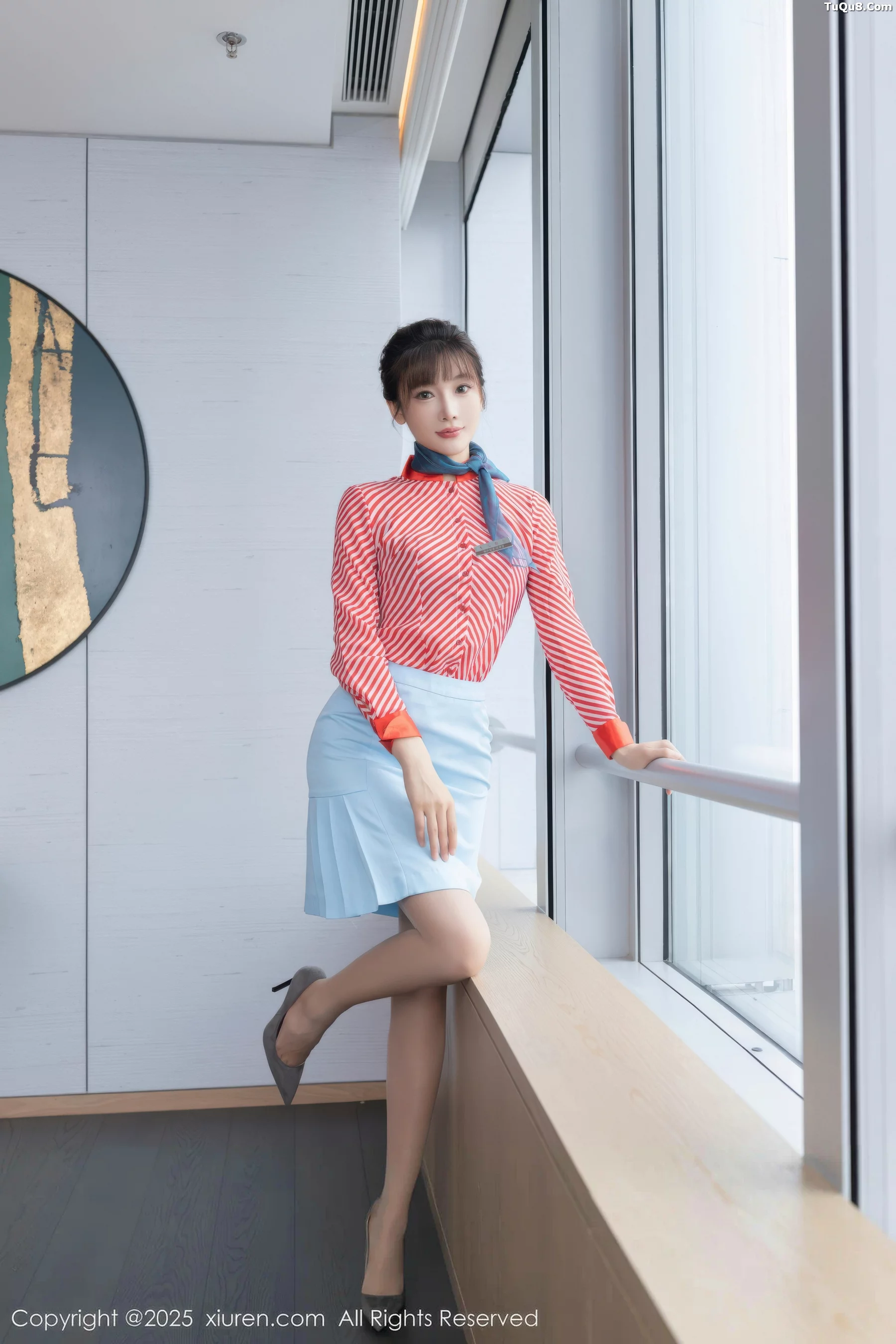 模特陆萱萱性感条纹服饰露紫色蕾丝内衣秀柔美身姿迷人诱惑写真80P-第1章-图片2