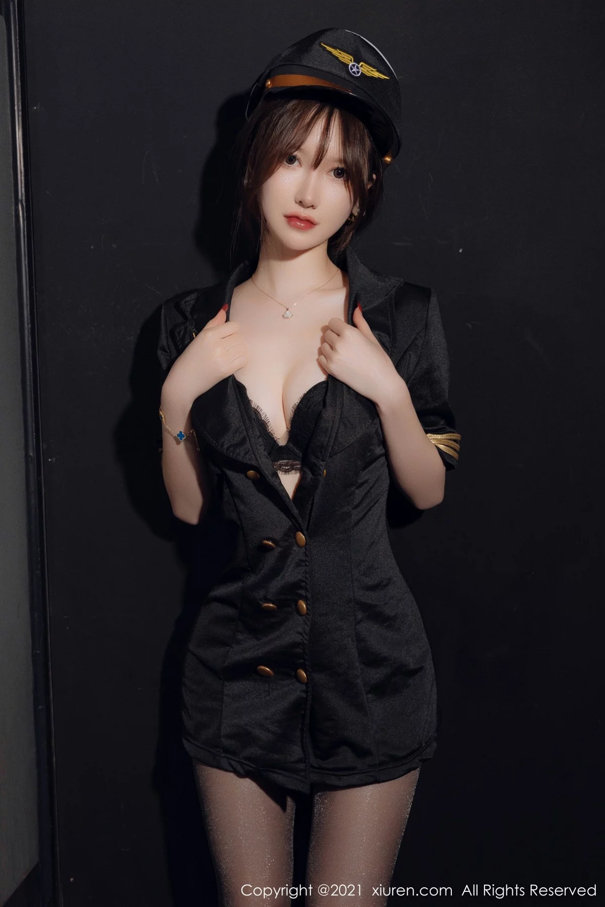 模特美桃酱黑色空军制服主题超薄黑丝裤袜秀翘臀美腿诱惑写真63P-第1章-图片1