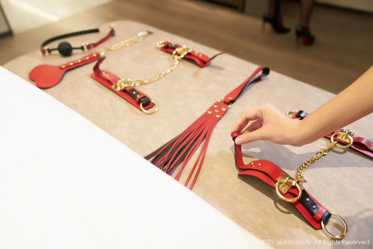 女神周于希Sandy惩罚游戏主题黑色蕾丝情趣内衣惹火诱惑写真69P-第1章-图片3