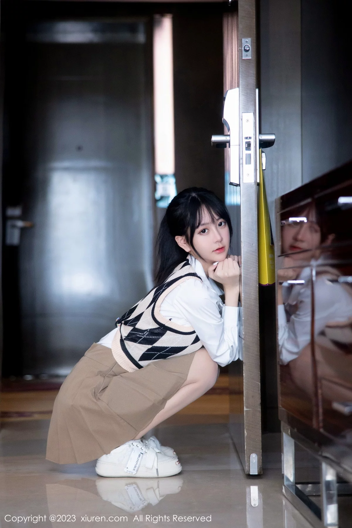 模特谢小蒽私房半脱露粉色蕾丝内衣配超薄无内肉丝惹火诱惑写真94P-第1章-图片1