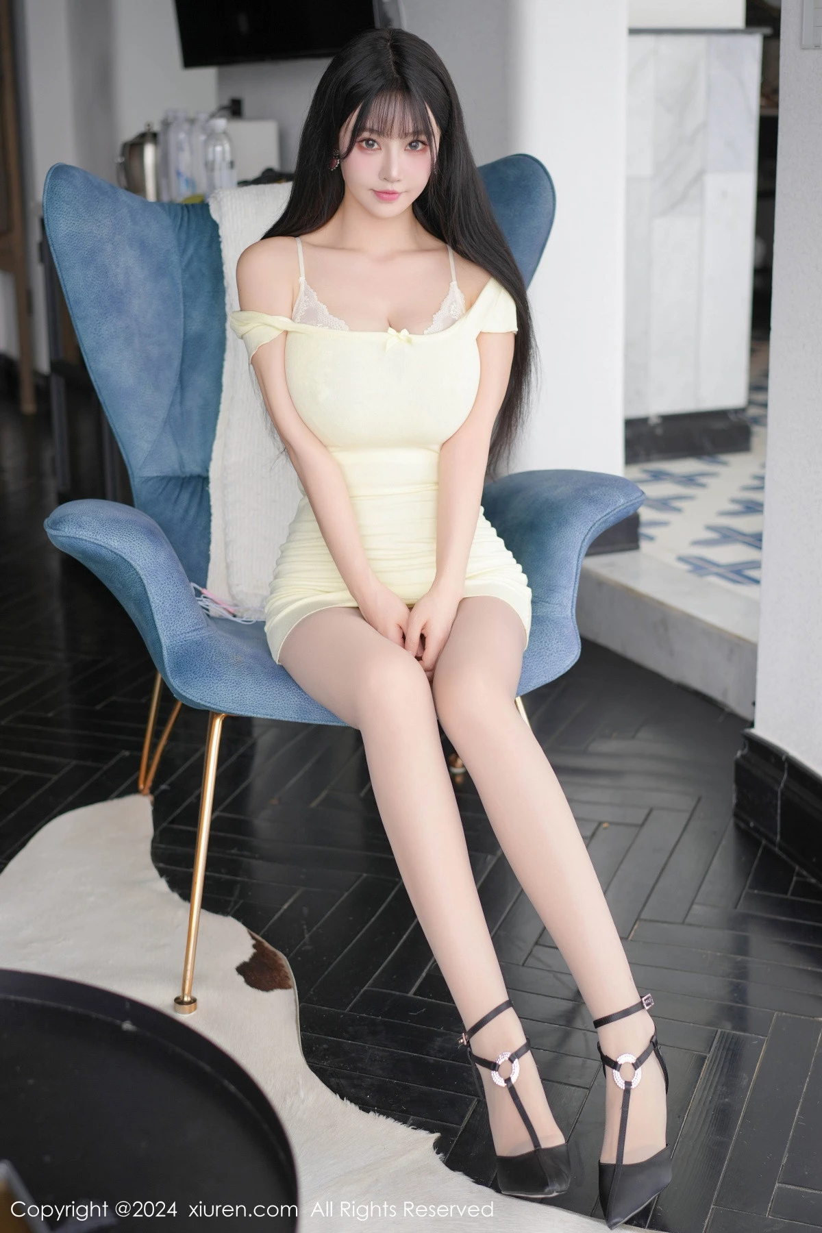 女神朱可儿Flora淡黄连衣短裙露白色蕾丝内衣配超薄灰丝性感写真65P-第1章-图片2