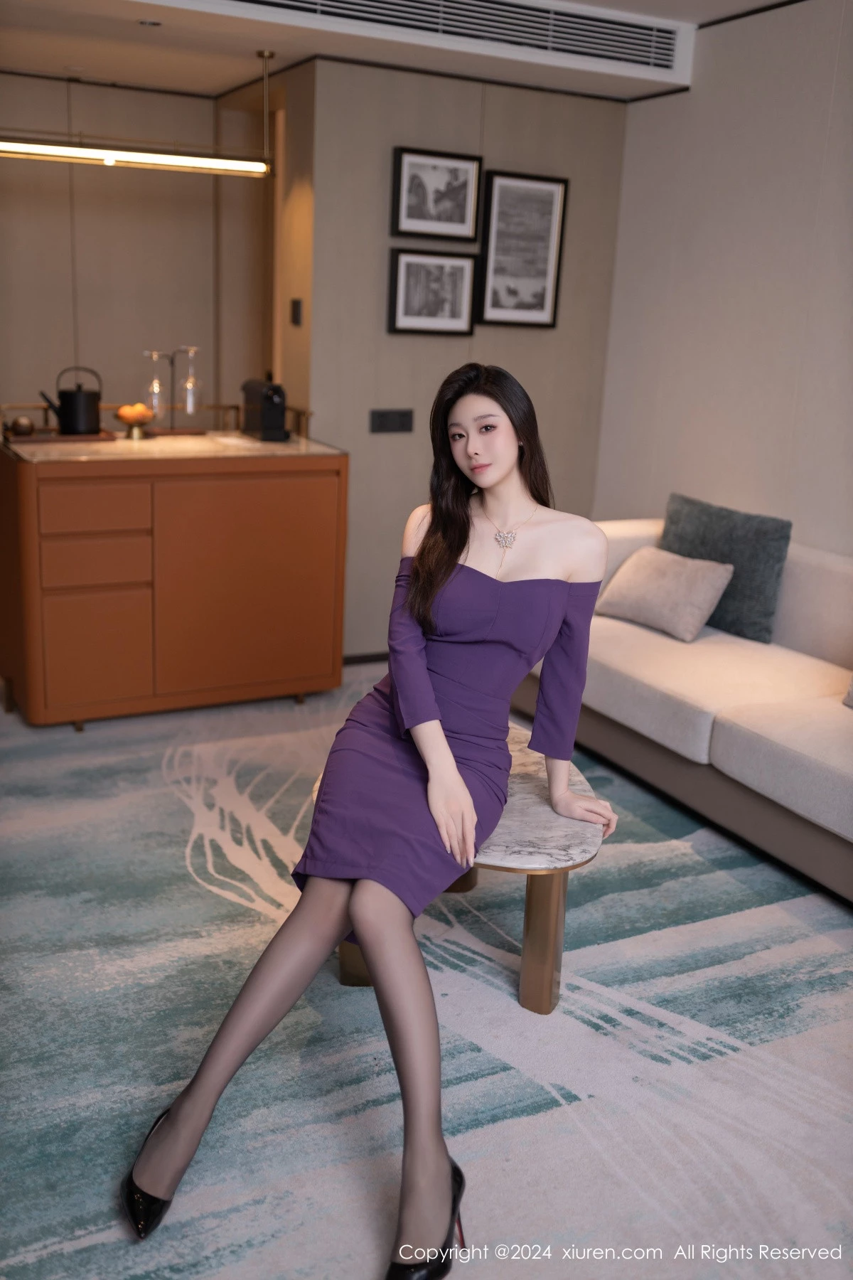 模特小逗逗性感紫色连衣短裙配超薄黑丝秀曼妙身姿完美诱惑写真80P-第1章-图片2