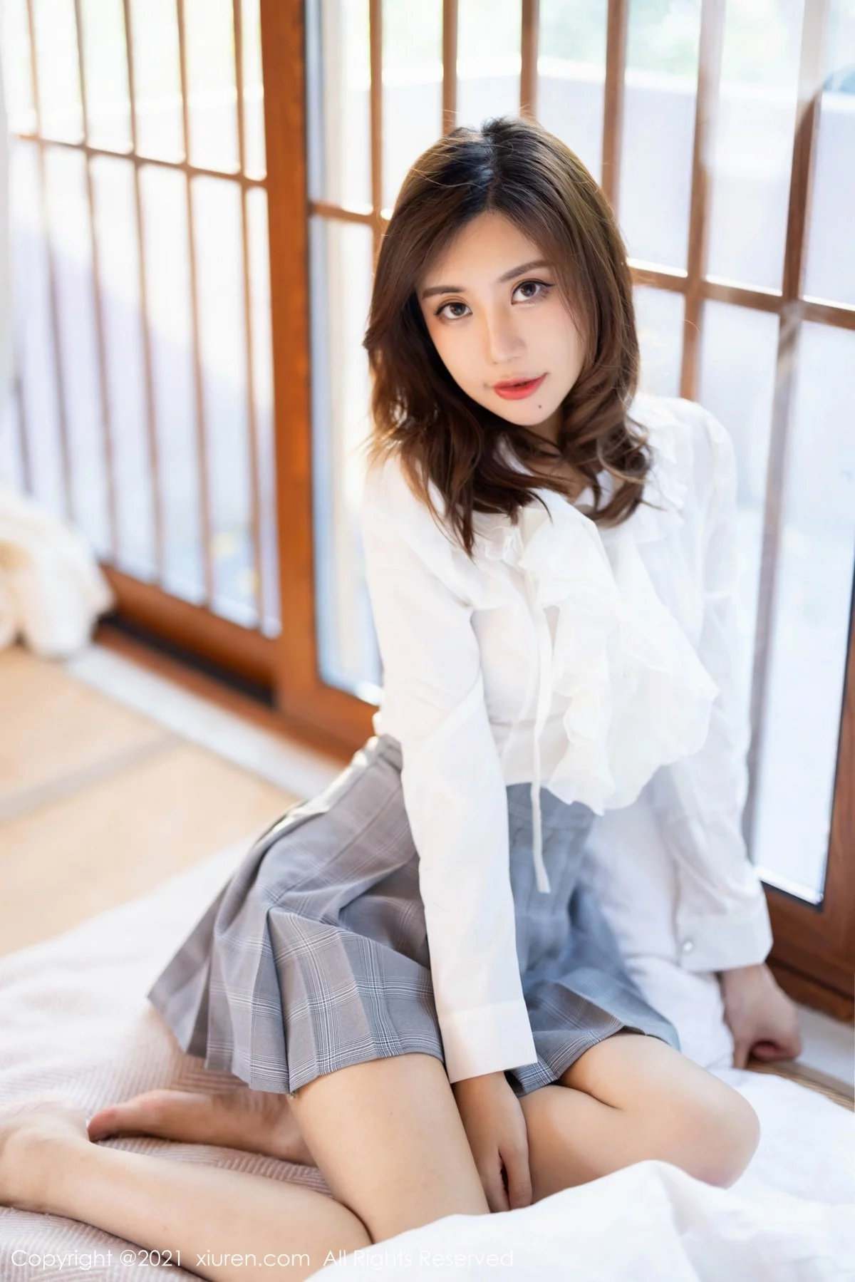 女神绮里嘉ula长三角旅拍典雅JK系列撩人姿势秀翘臀诱惑写真45P-第1章-图片1