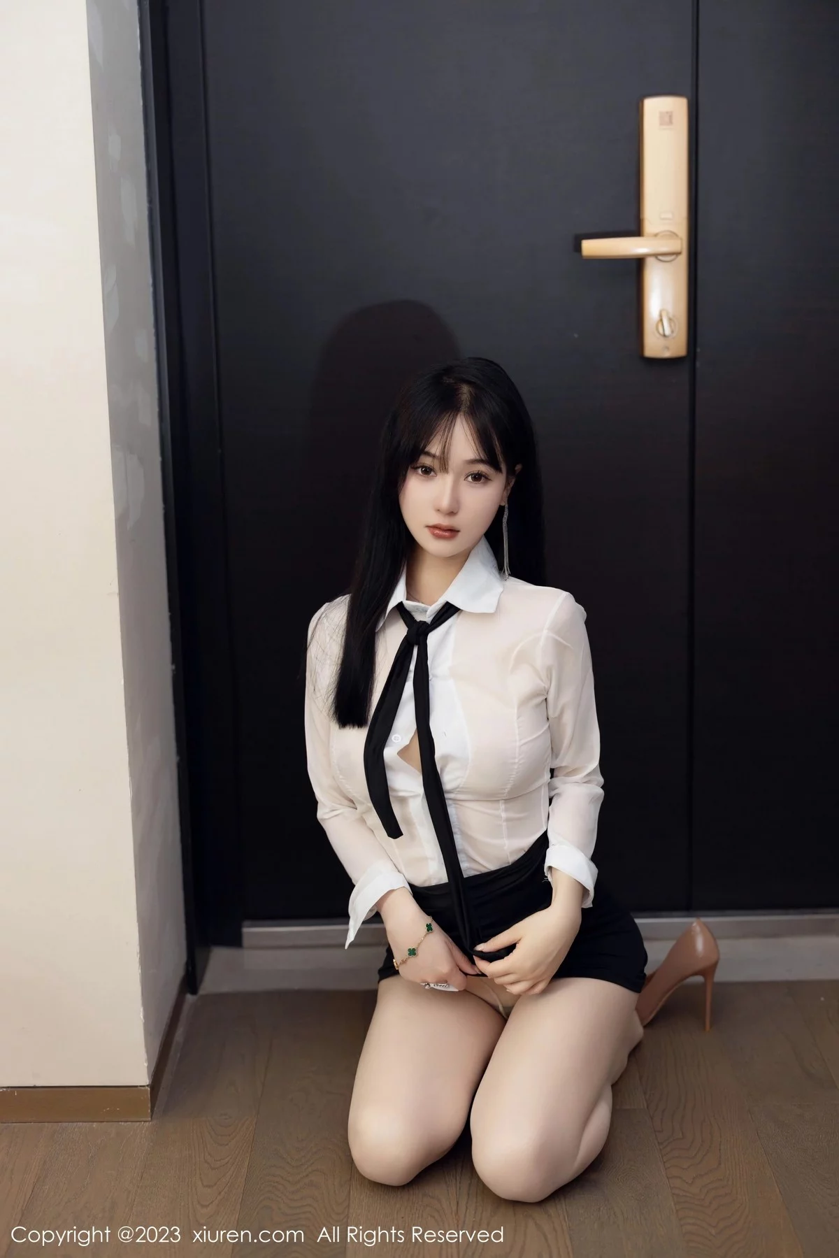 新人模特柚琪Rich性感白色轻透衣配黑短裙秀曼妙身姿诱惑写真74P-第1章-图片1