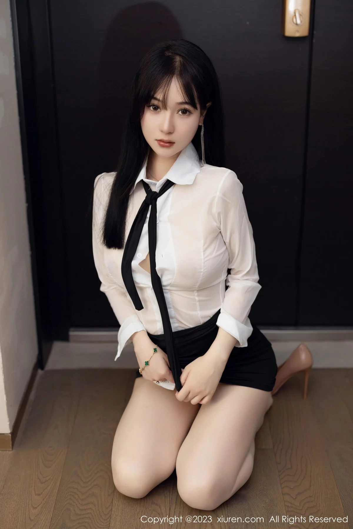 新人模特柚琪Rich性感白色轻透衣配黑短裙秀曼妙身姿诱惑写真74P-第1章-图片2