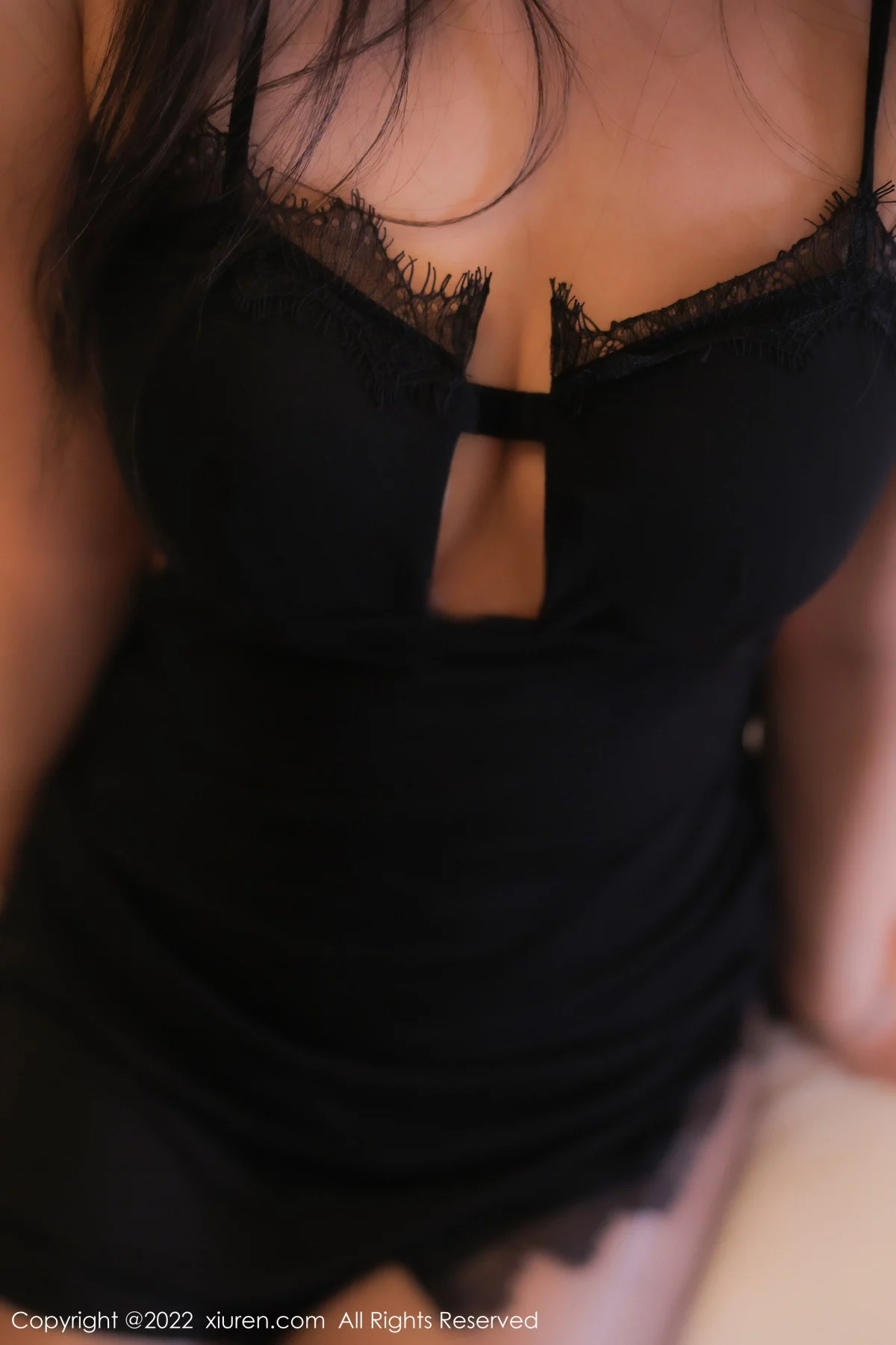 新人模特司柠性感黑色吊带短裙配超薄无内黑丝秀翘臀诱惑写真63P-第1章-图片1