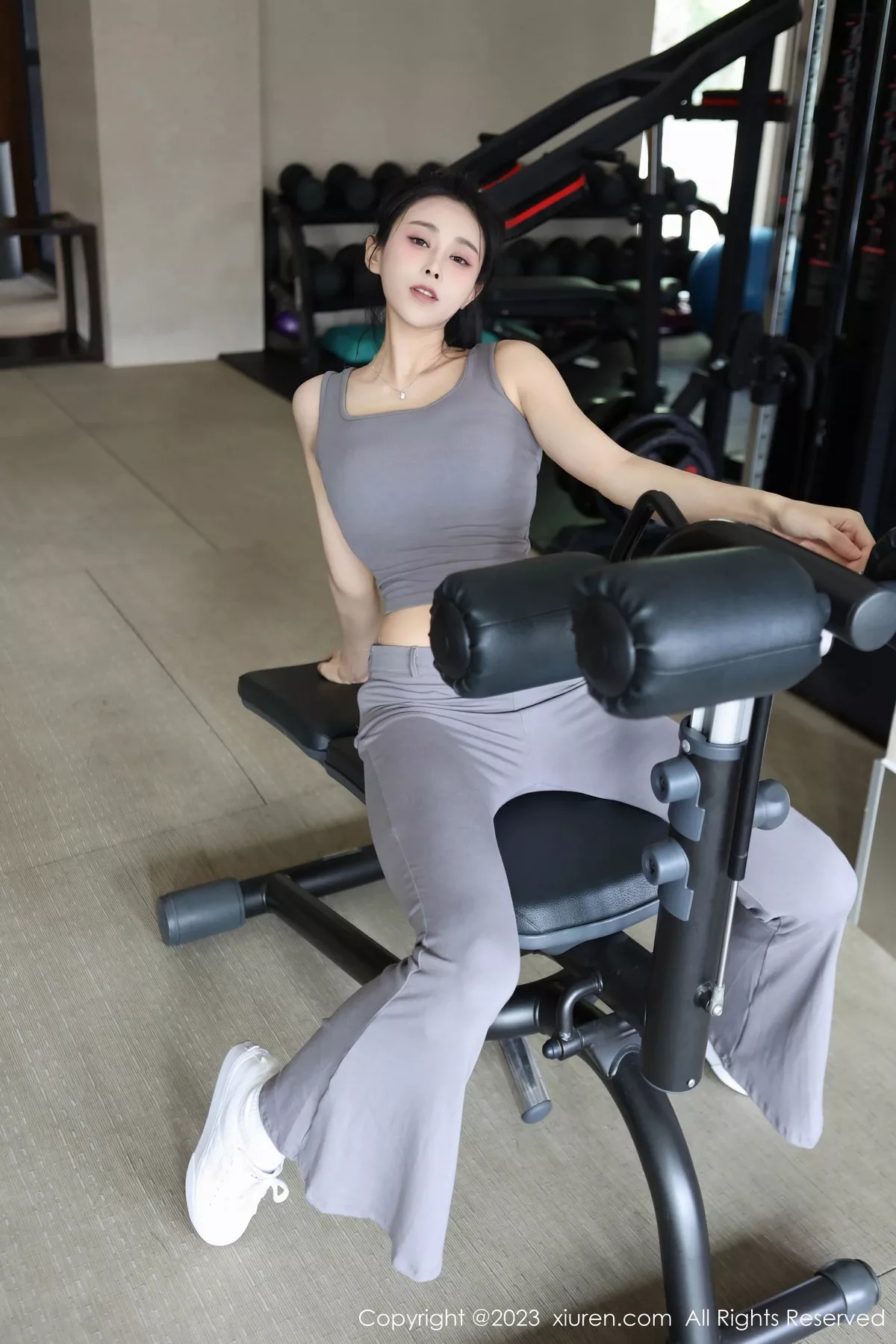 模特草莓mm性感灰色运动服露粉色内衣秀曼妙身姿迷人诱惑写真71P-第1章-图片2