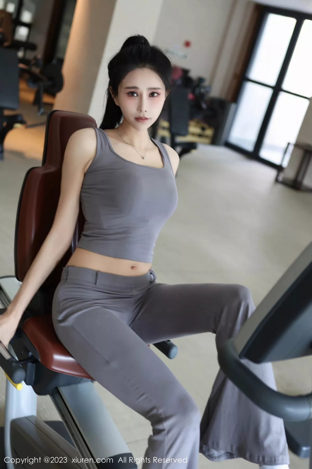 模特草莓mm性感灰色运动服露粉色内衣秀曼妙身姿迷人诱惑写真71P-第1章-图片3