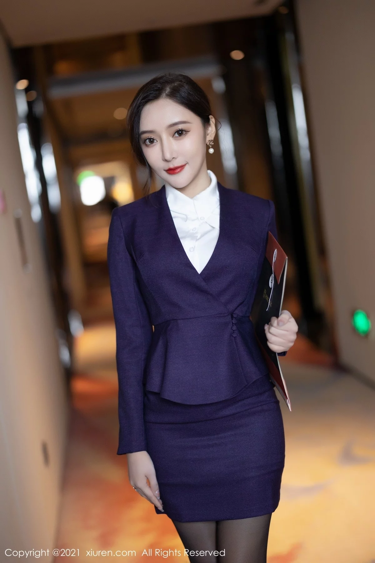 女神王馨瑶yanni职业装OL主题露性感内衣配开档黑丝诱惑写真85P-第1章-图片1