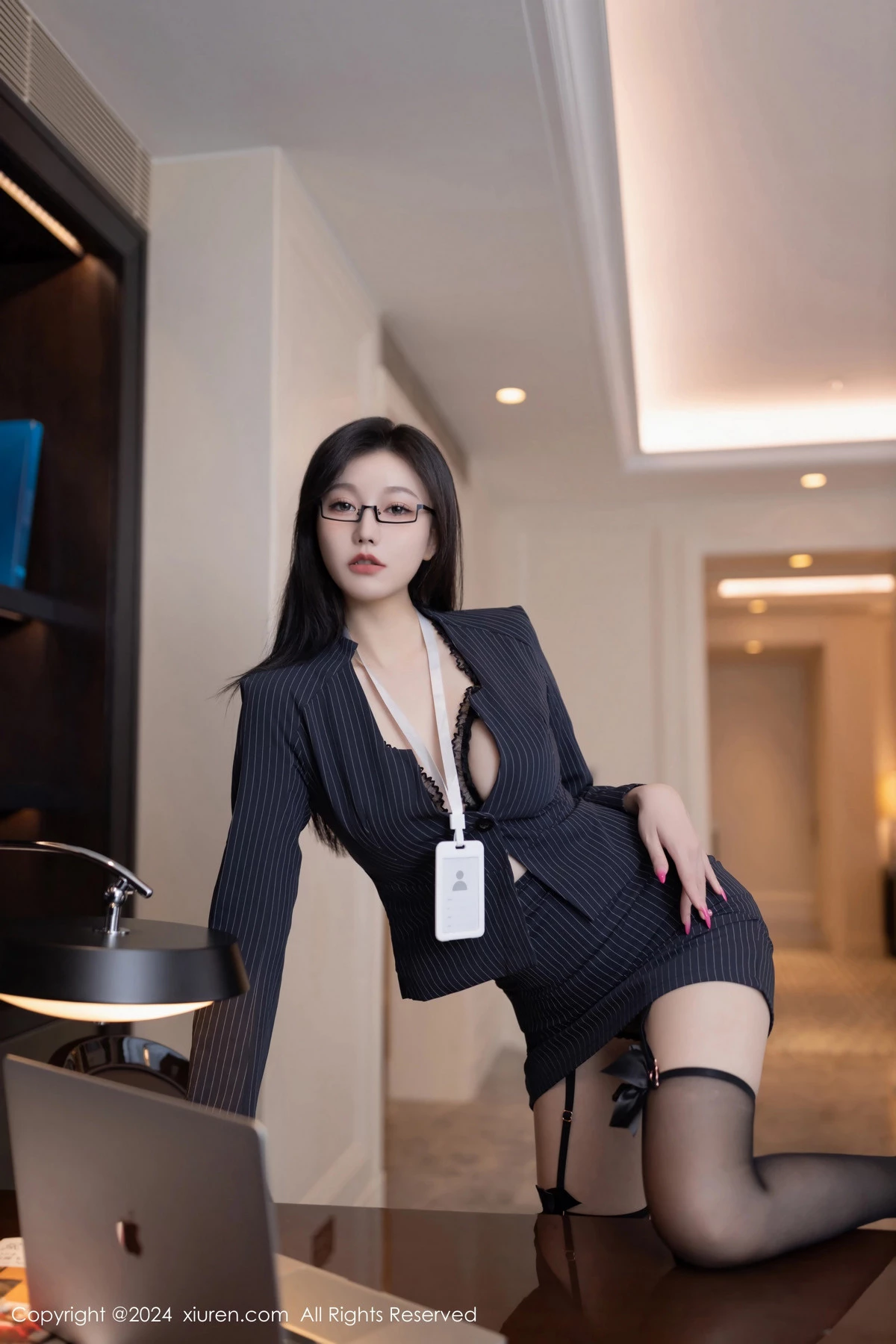 模特安然anran性感OL制服露黑色蕾丝内衣配黑丝袜惹火诱惑写真80P-第3章-图片1