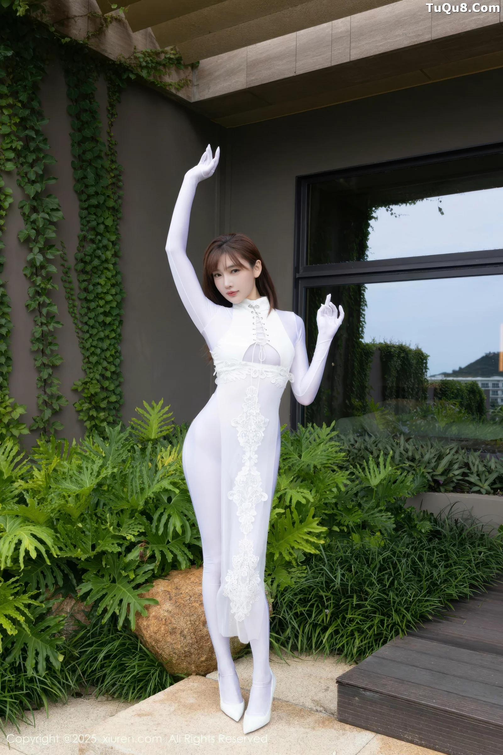 模特陆萱萱性感白色情趣旗袍露白色连体衣秀完美身材诱惑写真80P-第1章-图片1